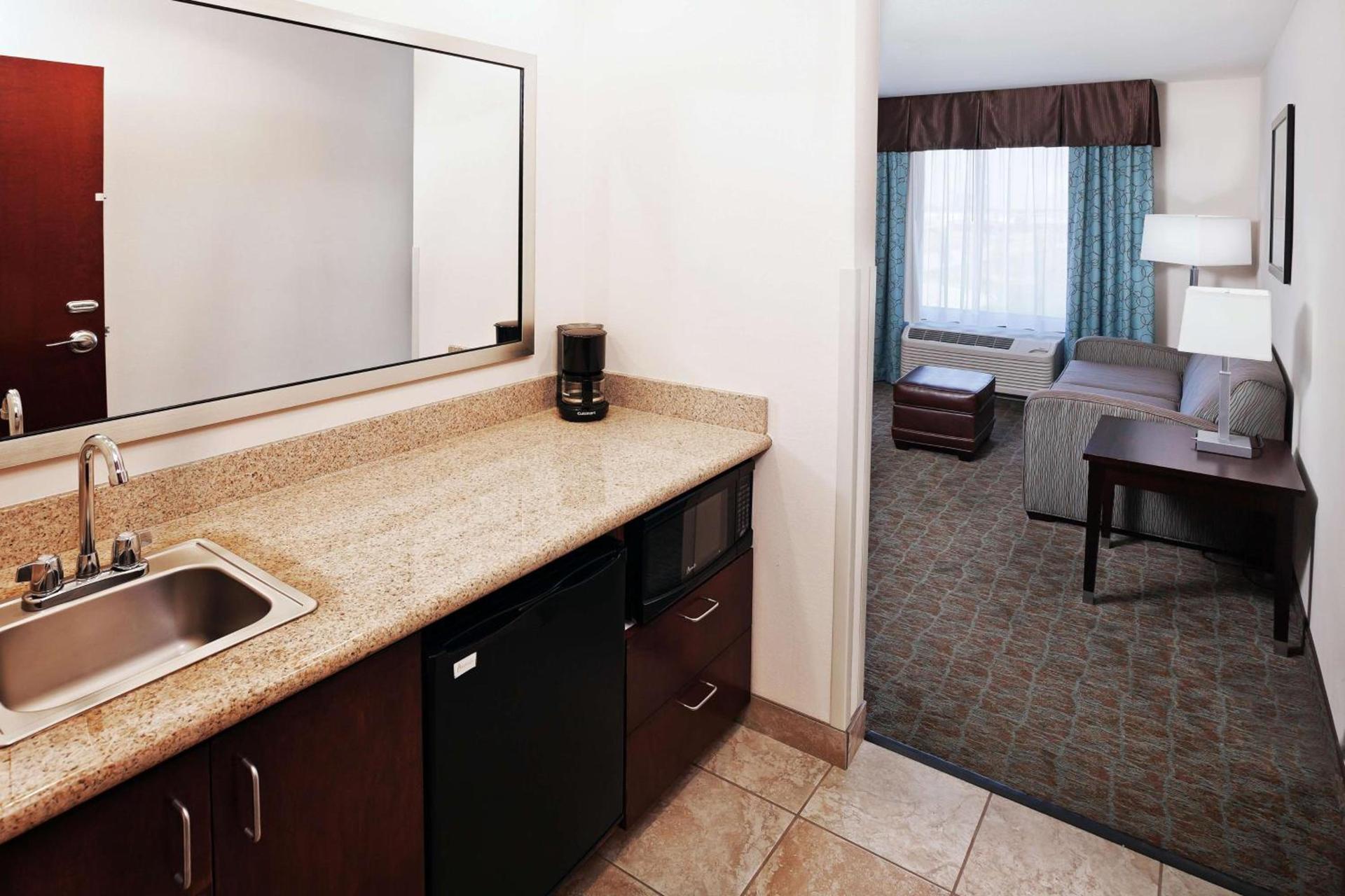 Hampton Inn & Suites Liberal photo 23