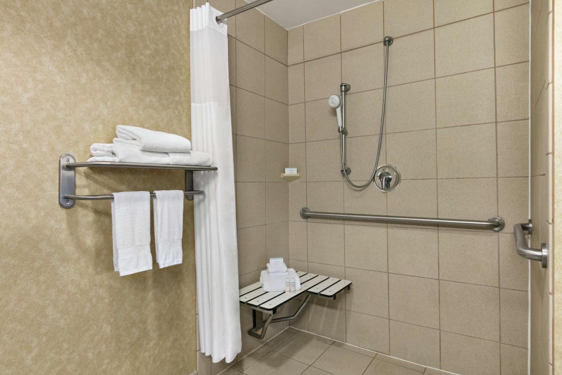Hampton Inn & Suites Lawton photo 11