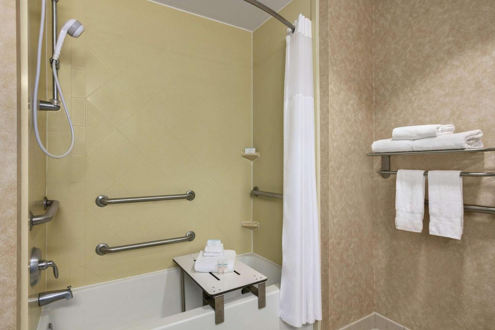 Hampton Inn & Suites Lawton photo 16