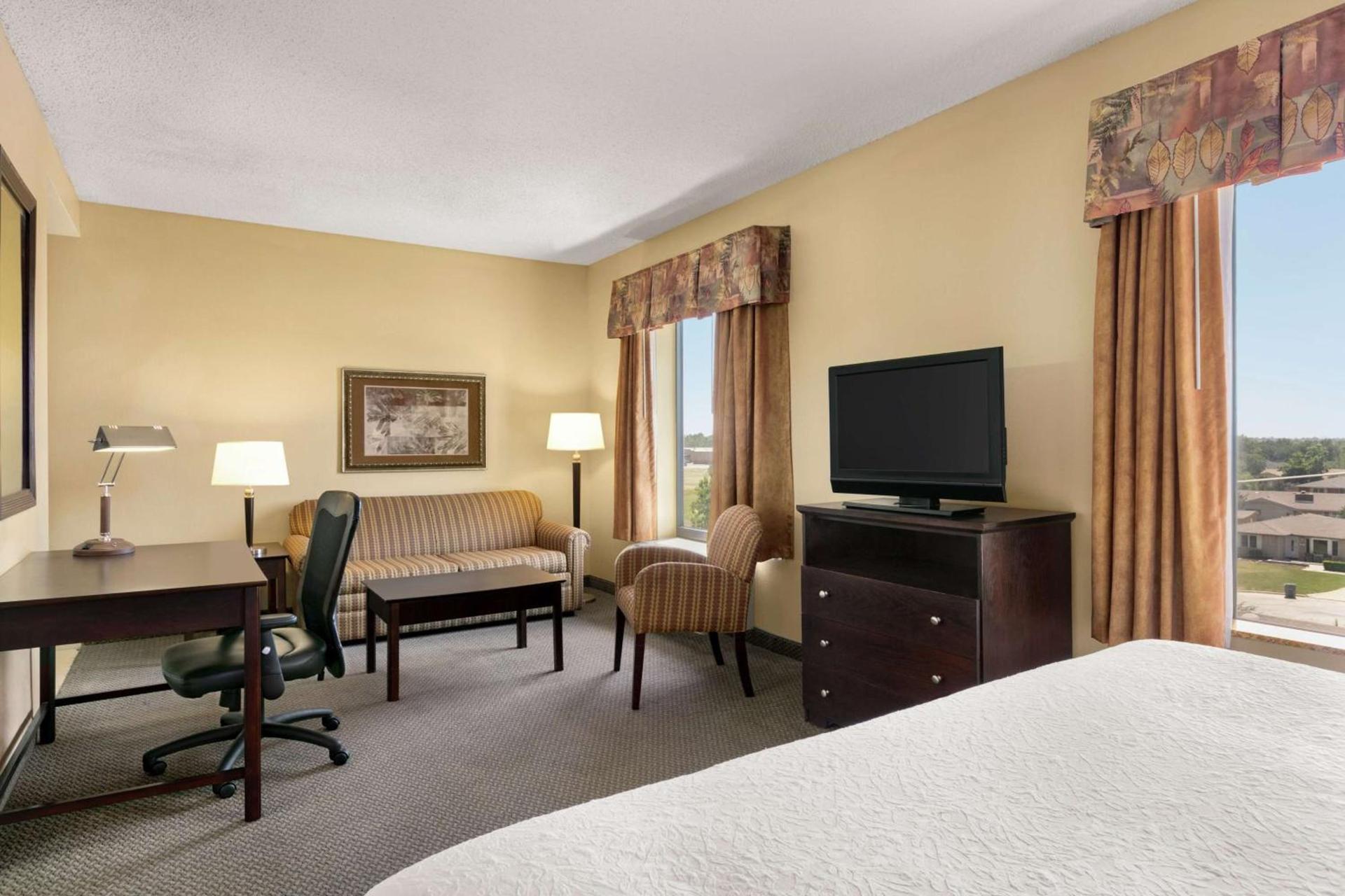 Hampton Inn & Suites Lawton photo 18