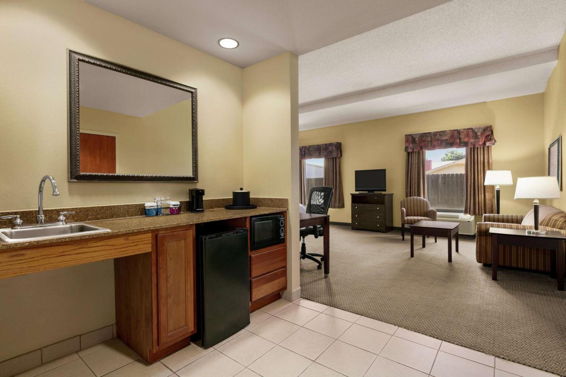 Hampton Inn & Suites Lawton photo 23