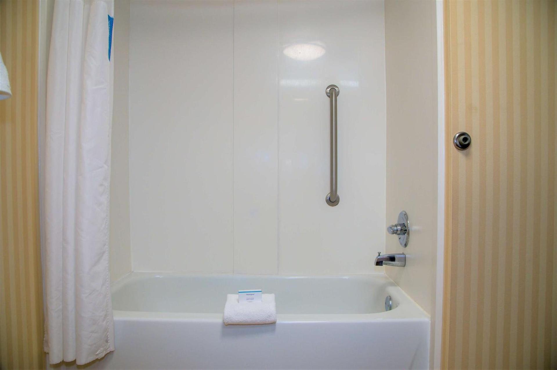 Hampton Inn Lewisburg photo 13