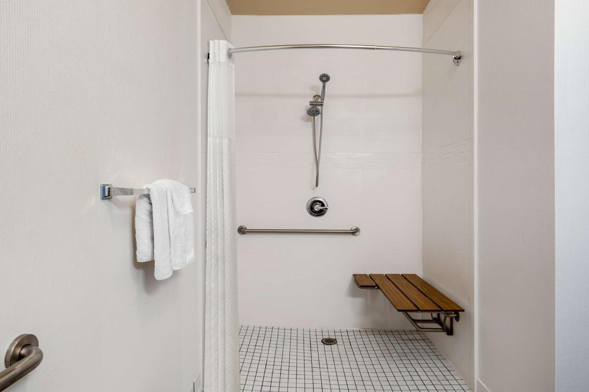 Hampton Inn by Hilton Irvine East - Lake Forest photo 13