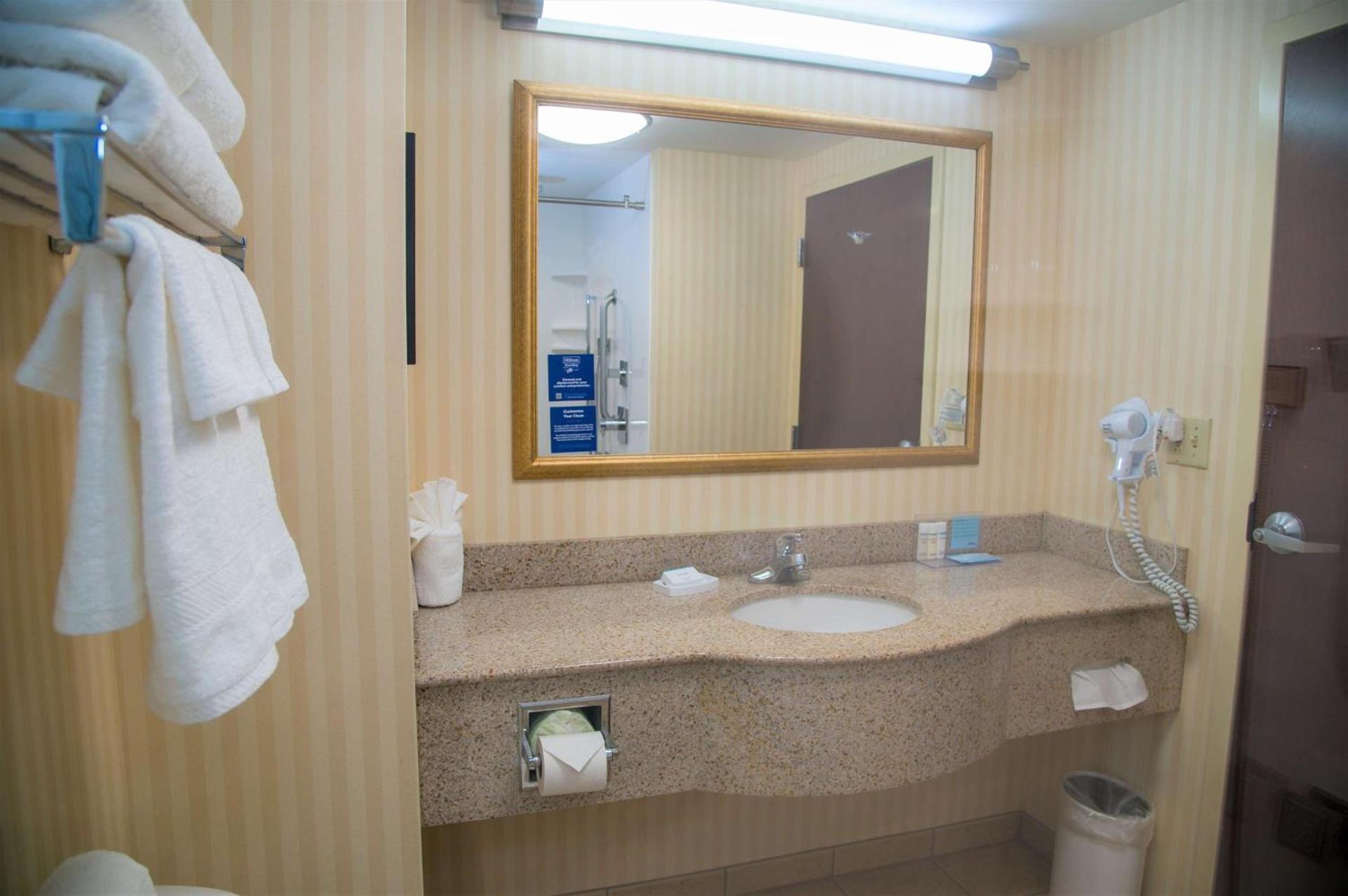 Hampton Inn Lewisburg photo 16