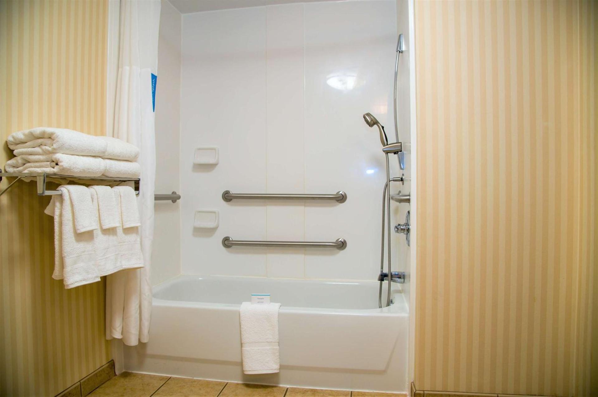 Hampton Inn Lewisburg photo 25