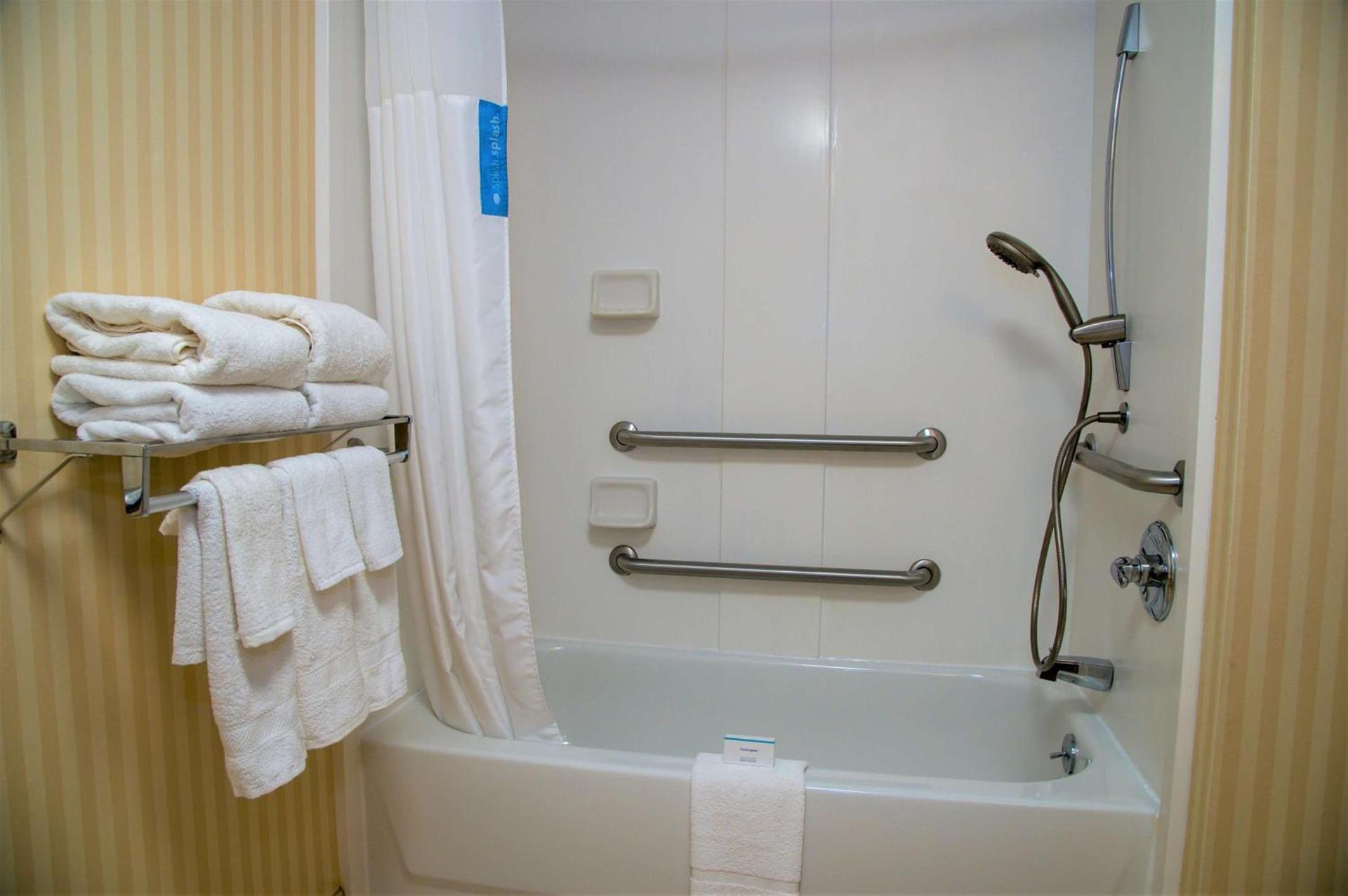 Hampton Inn Lewisburg photo 28