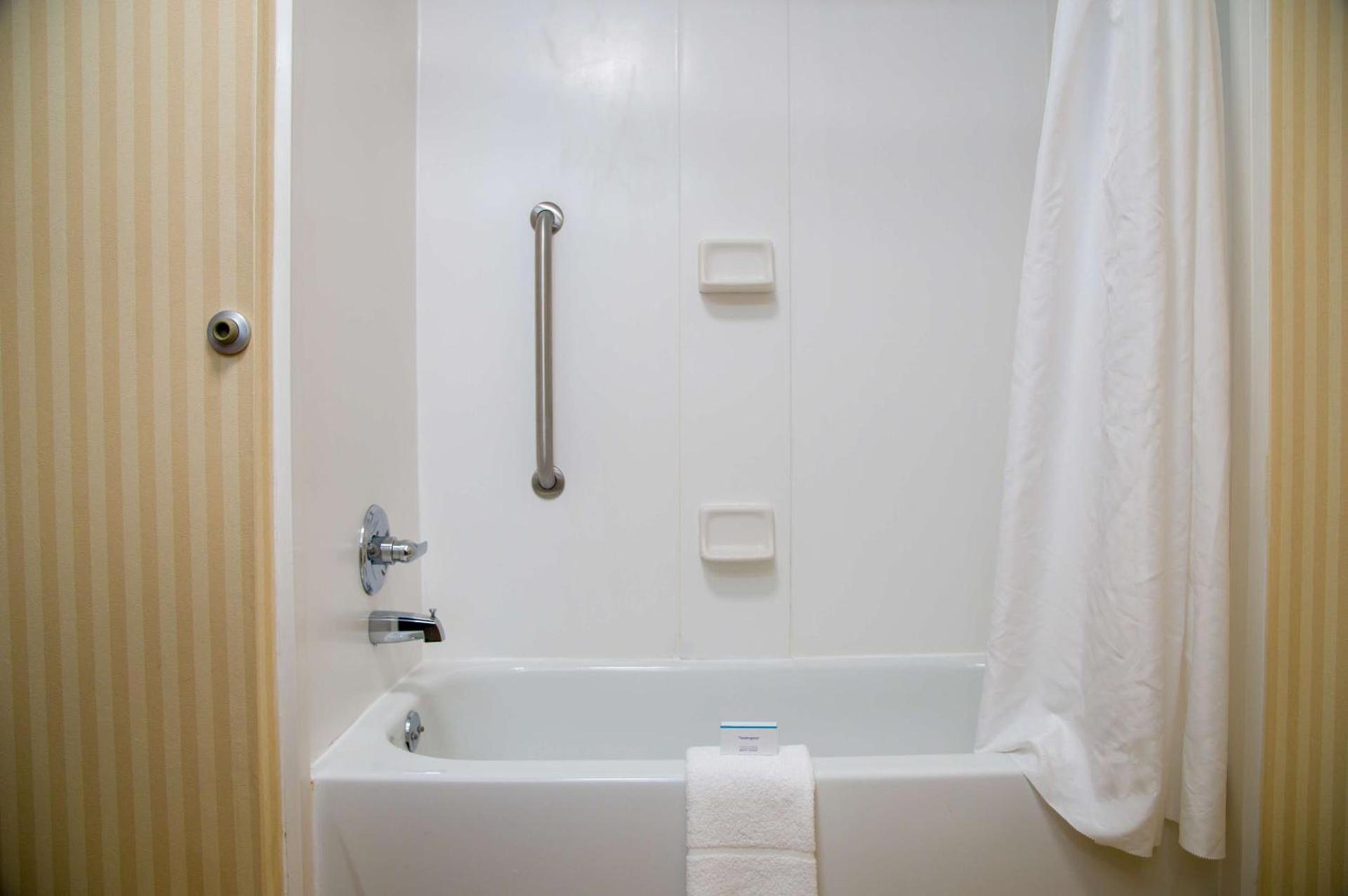 Hampton Inn Lewisburg photo 30