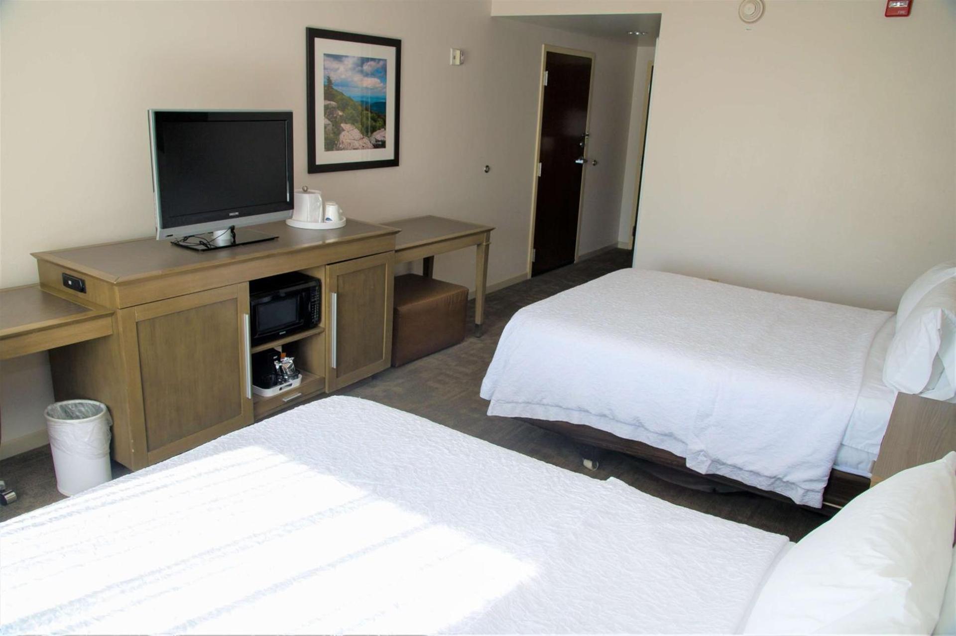 Hampton Inn Lewisburg photo 37