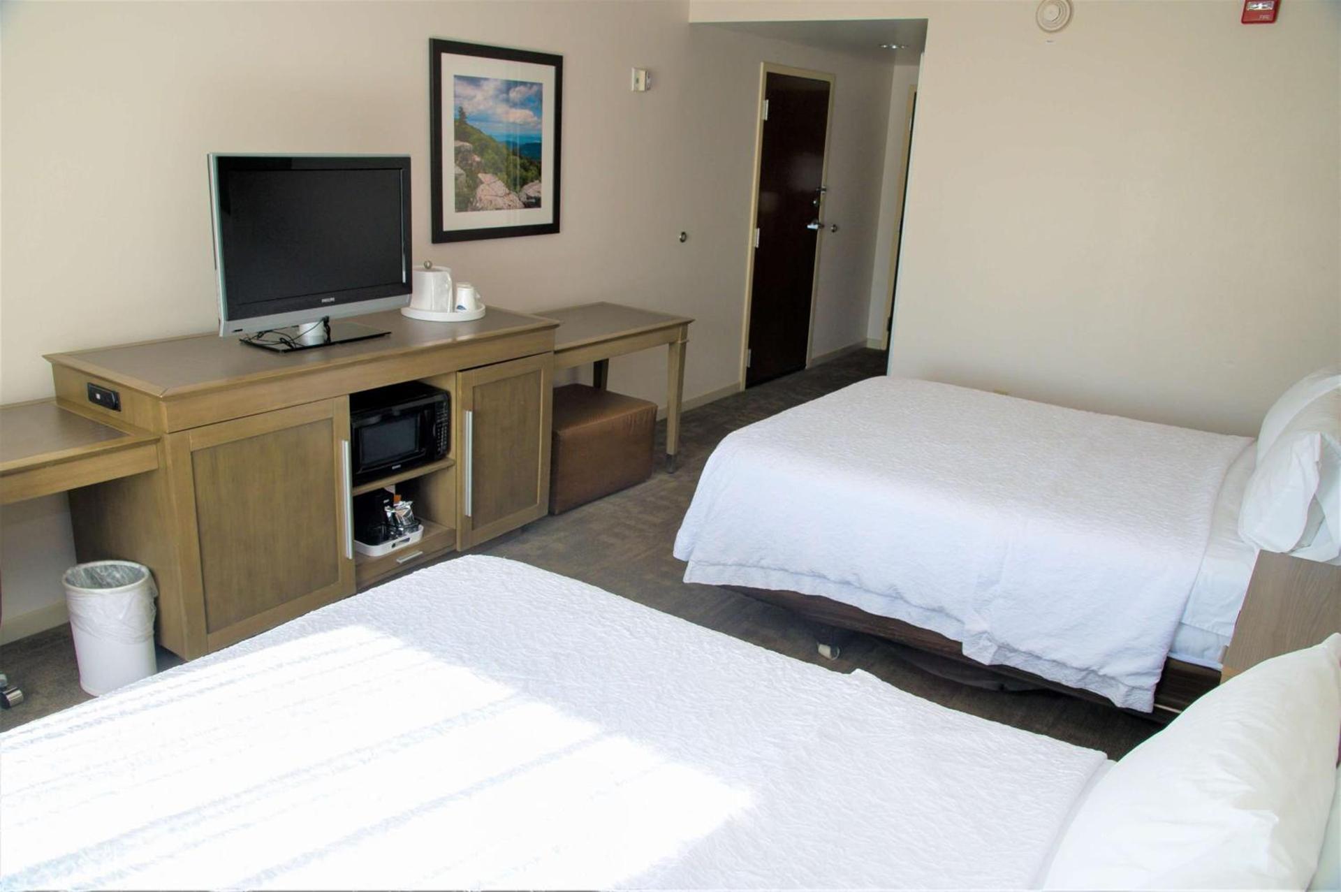 Hampton Inn Lewisburg photo 39