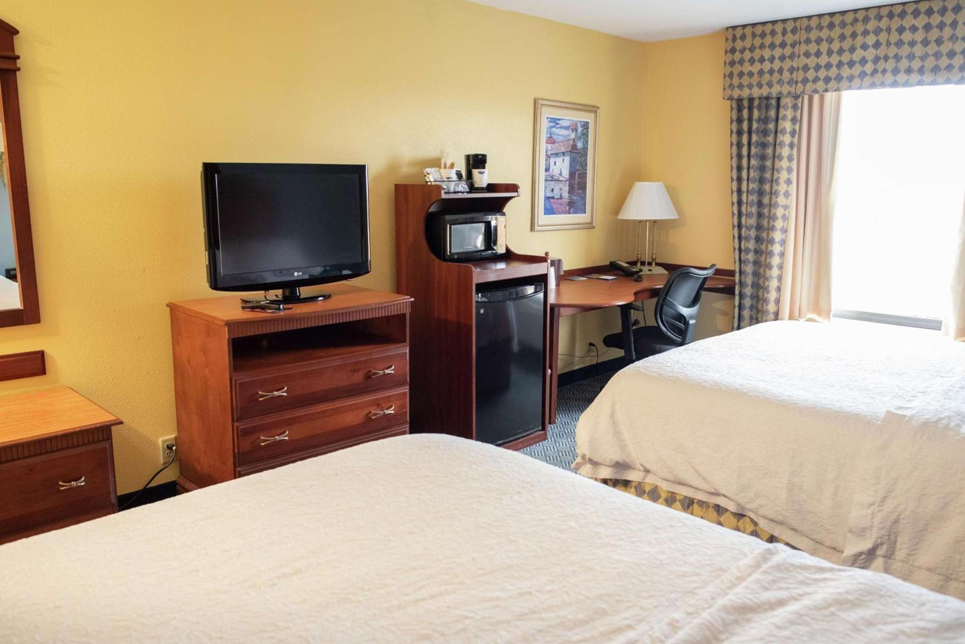 Hampton Inn Lebanon photo 21