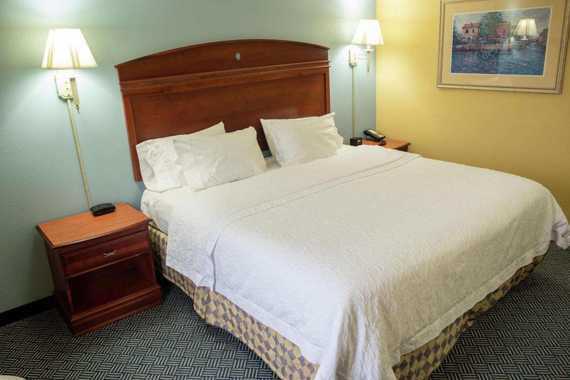 Hampton Inn Lebanon photo 22
