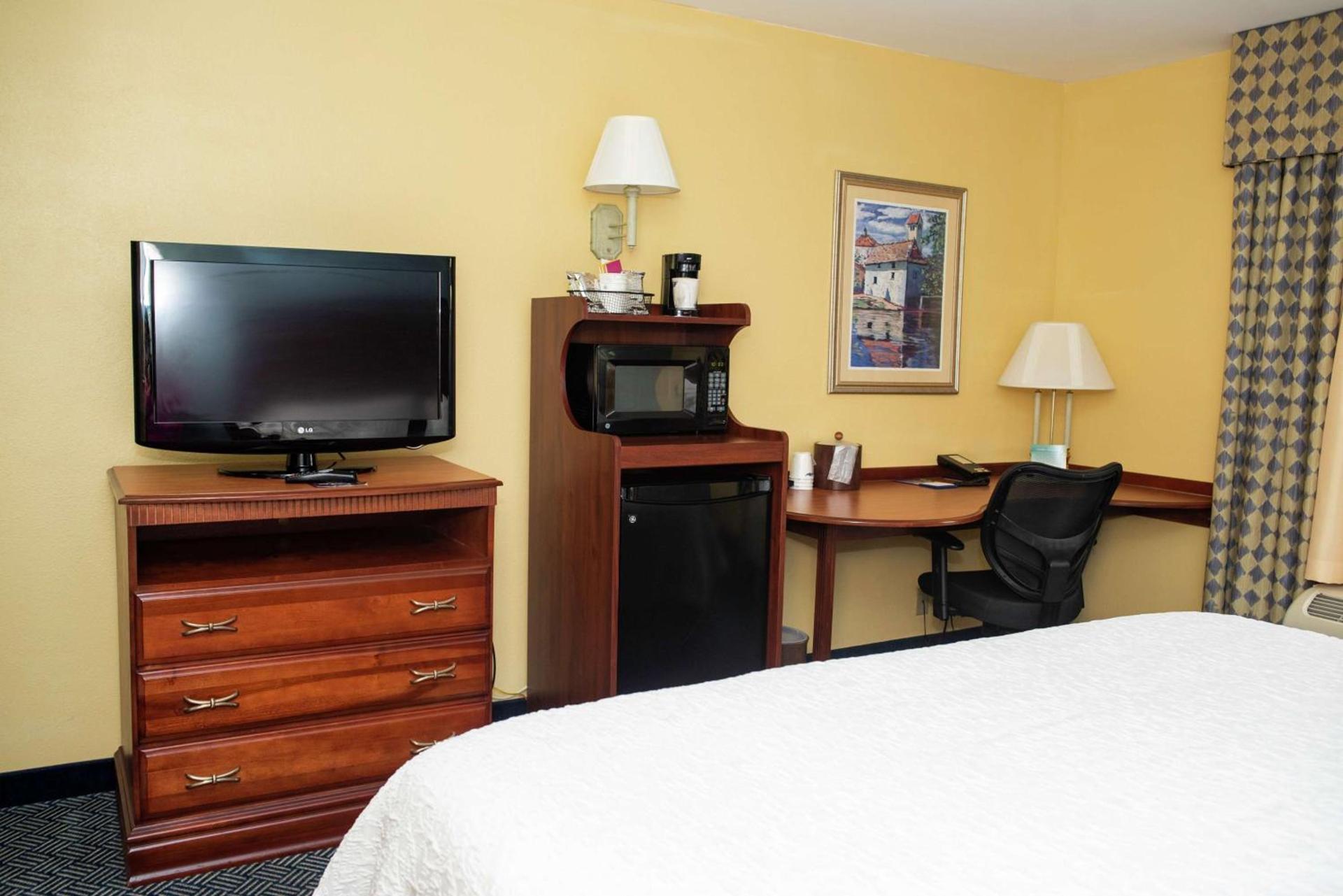 Hampton Inn Lebanon photo 24