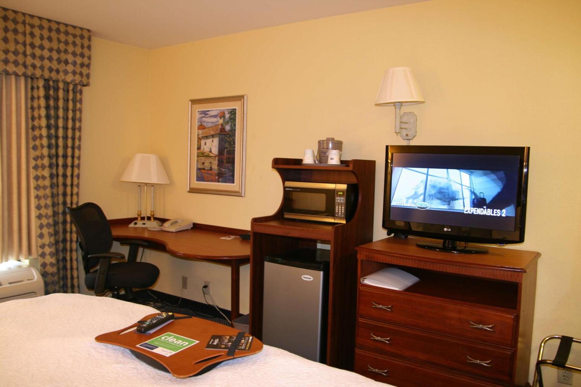 Hampton Inn Lebanon photo 25