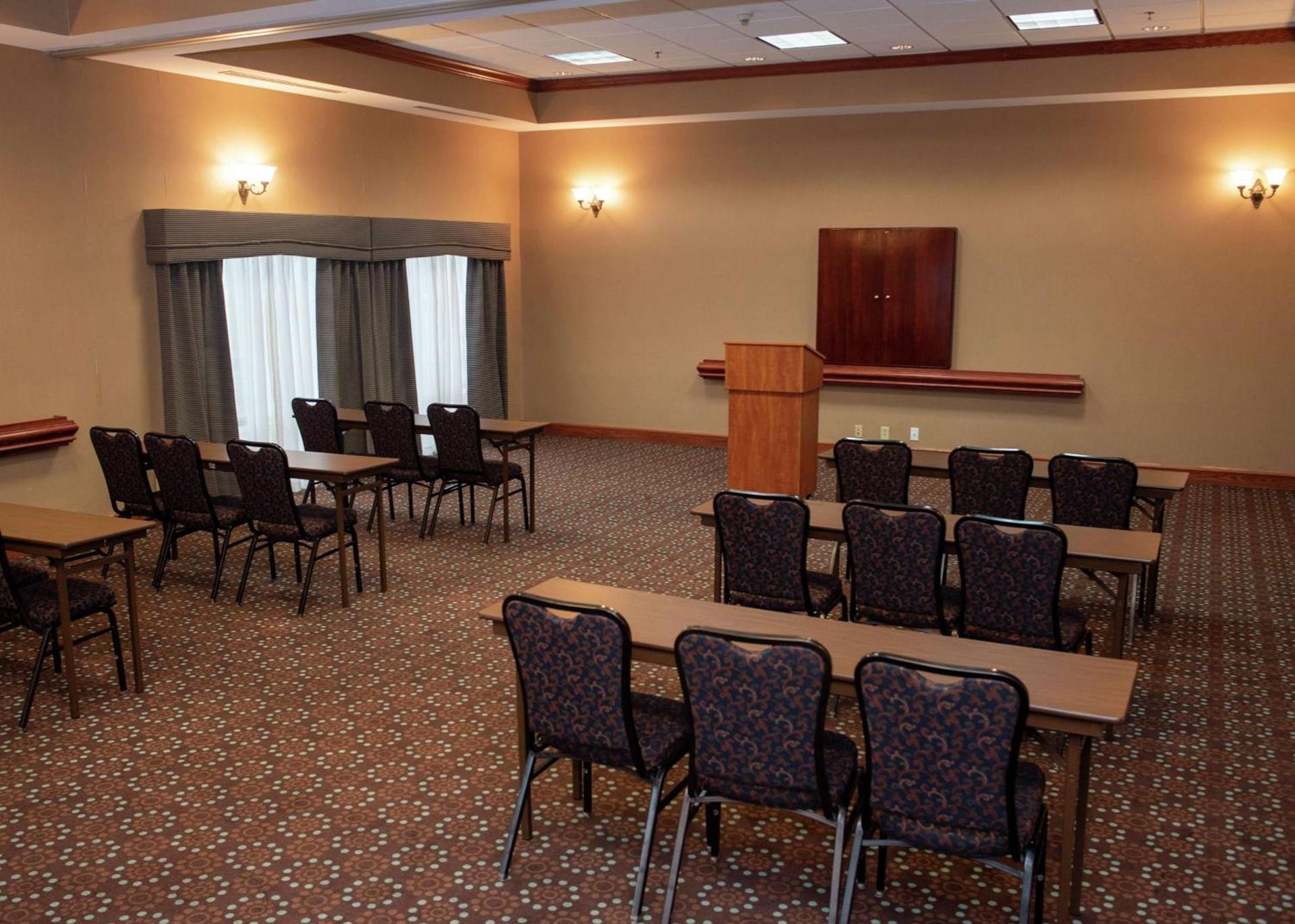 Hampton Inn Lebanon photo 26