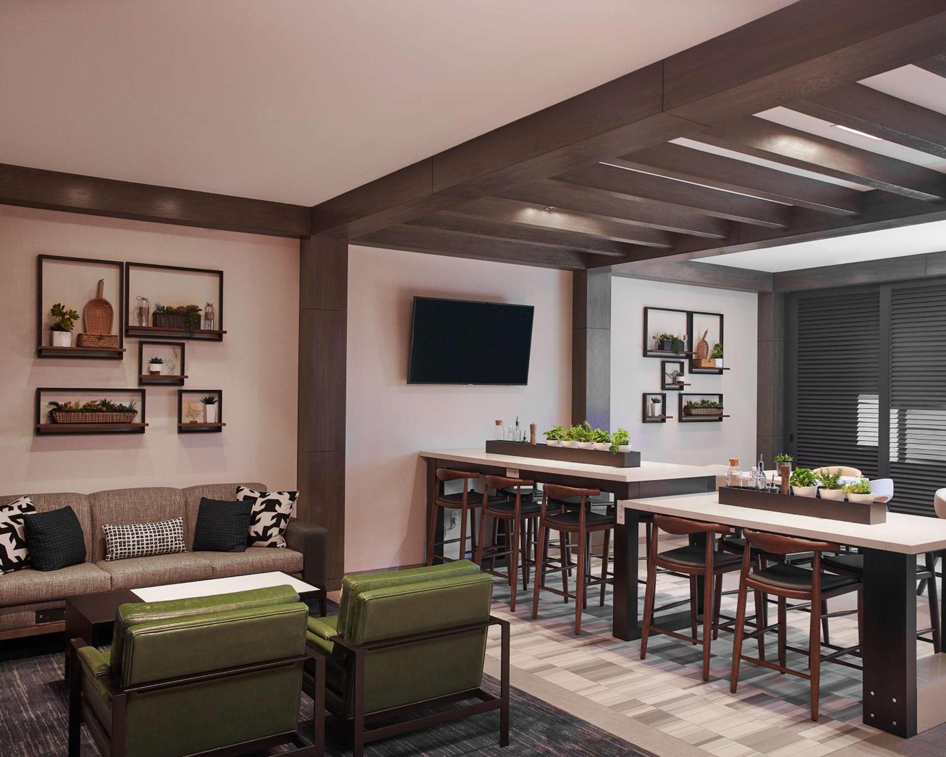 Hampton Inn & Suites Sherman Oaks photo 17