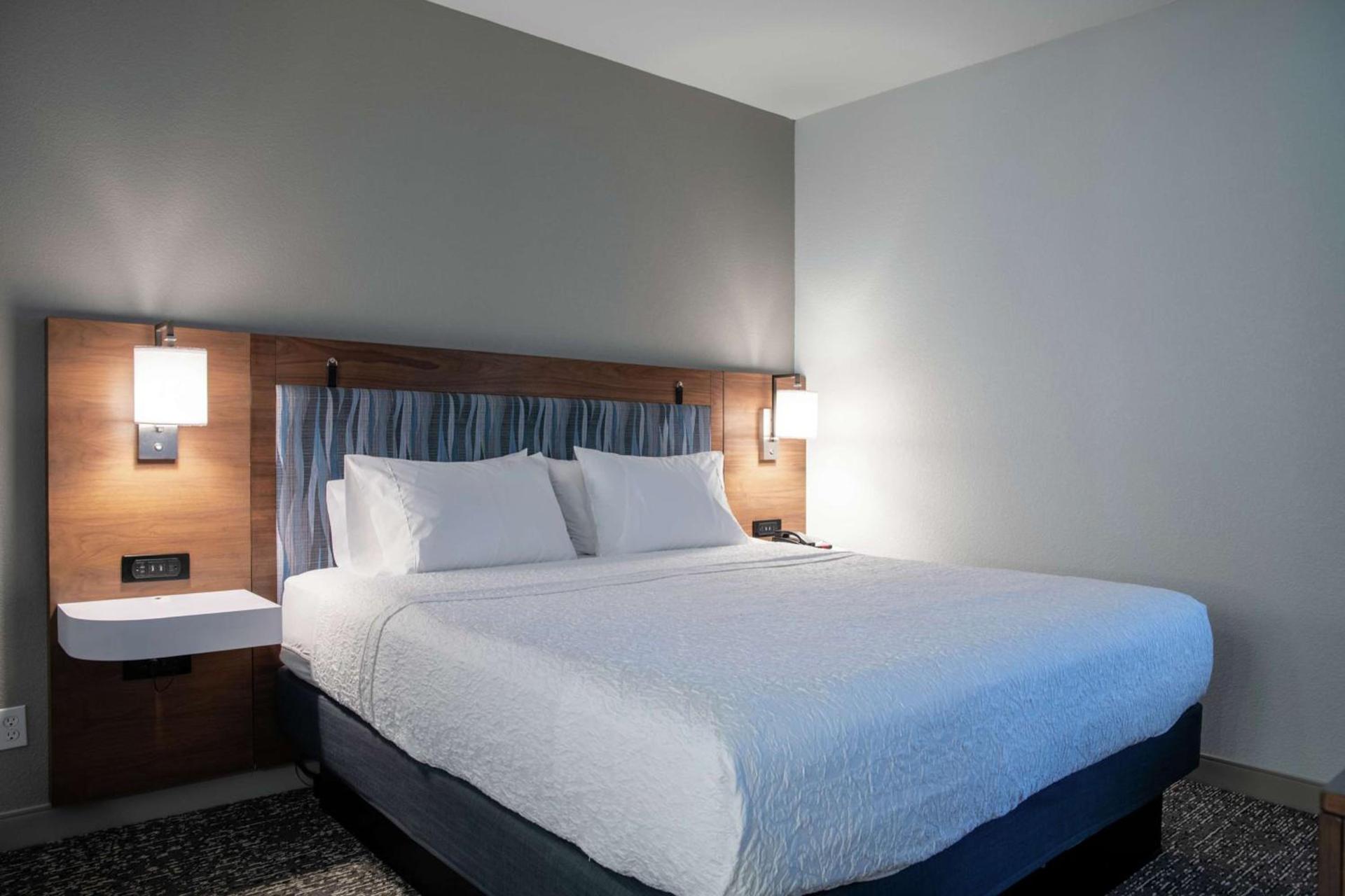 Hampton Inn & Suites Sherman Oaks photo 30