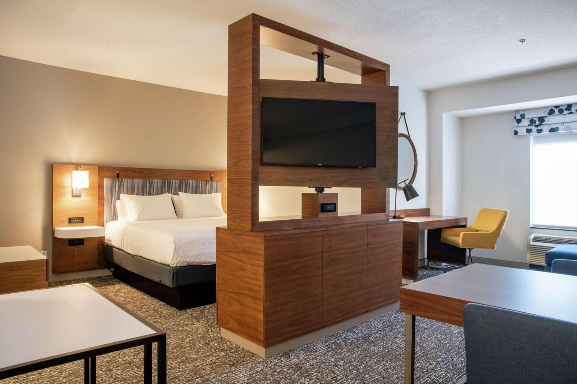 Hampton Inn & Suites Sherman Oaks photo 31