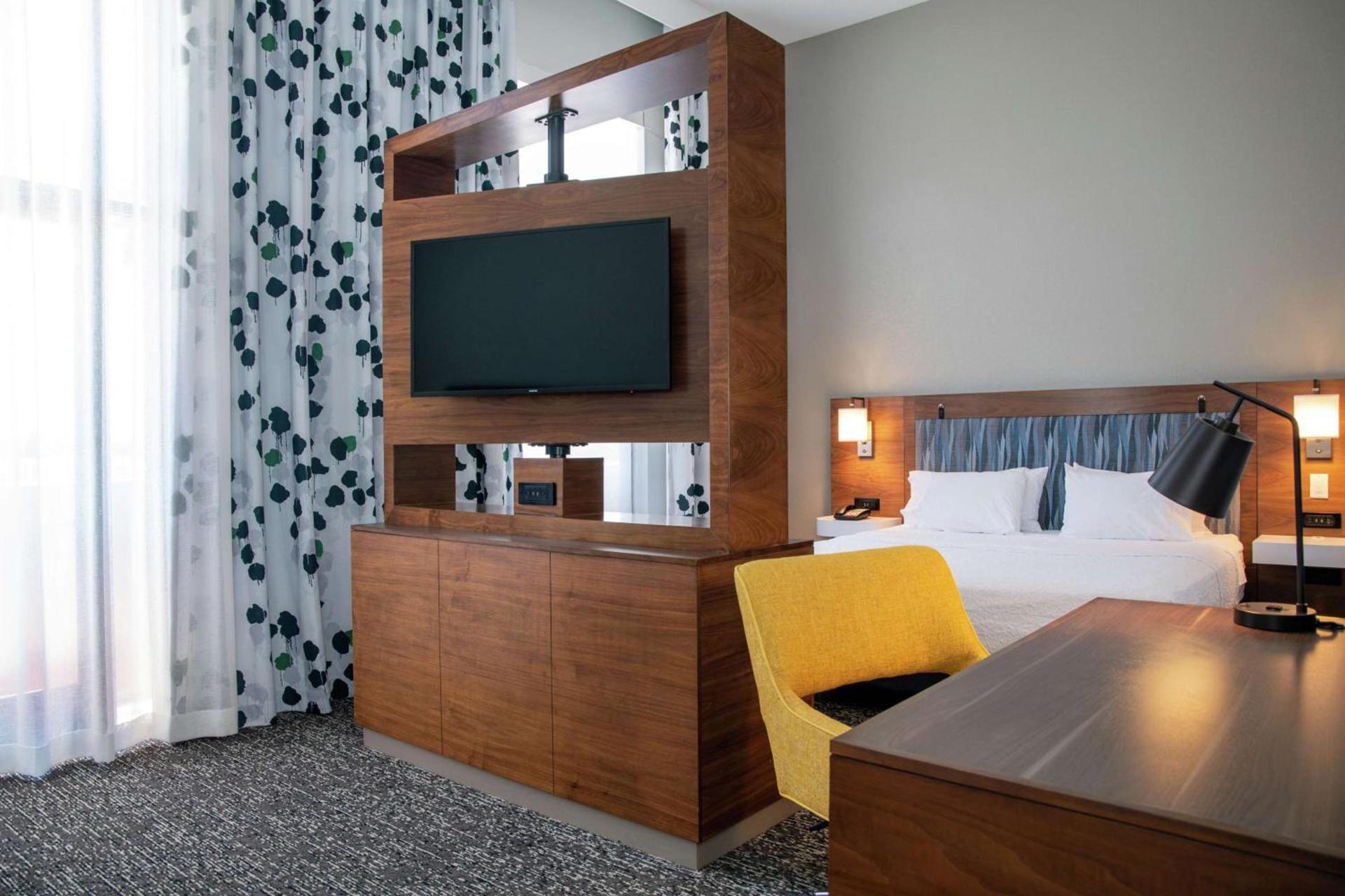Hampton Inn & Suites Sherman Oaks photo 33