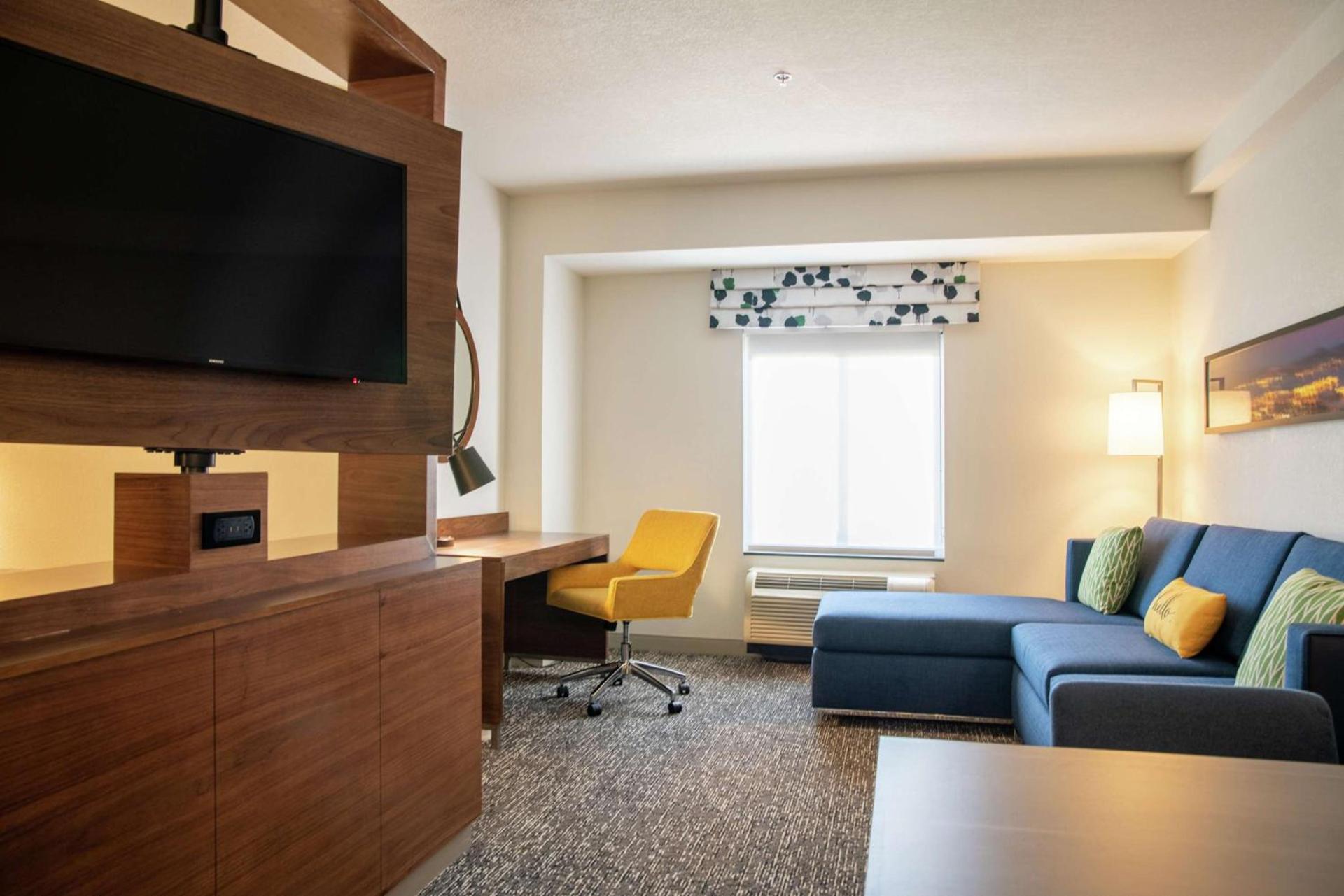 Hampton Inn & Suites Sherman Oaks photo 36