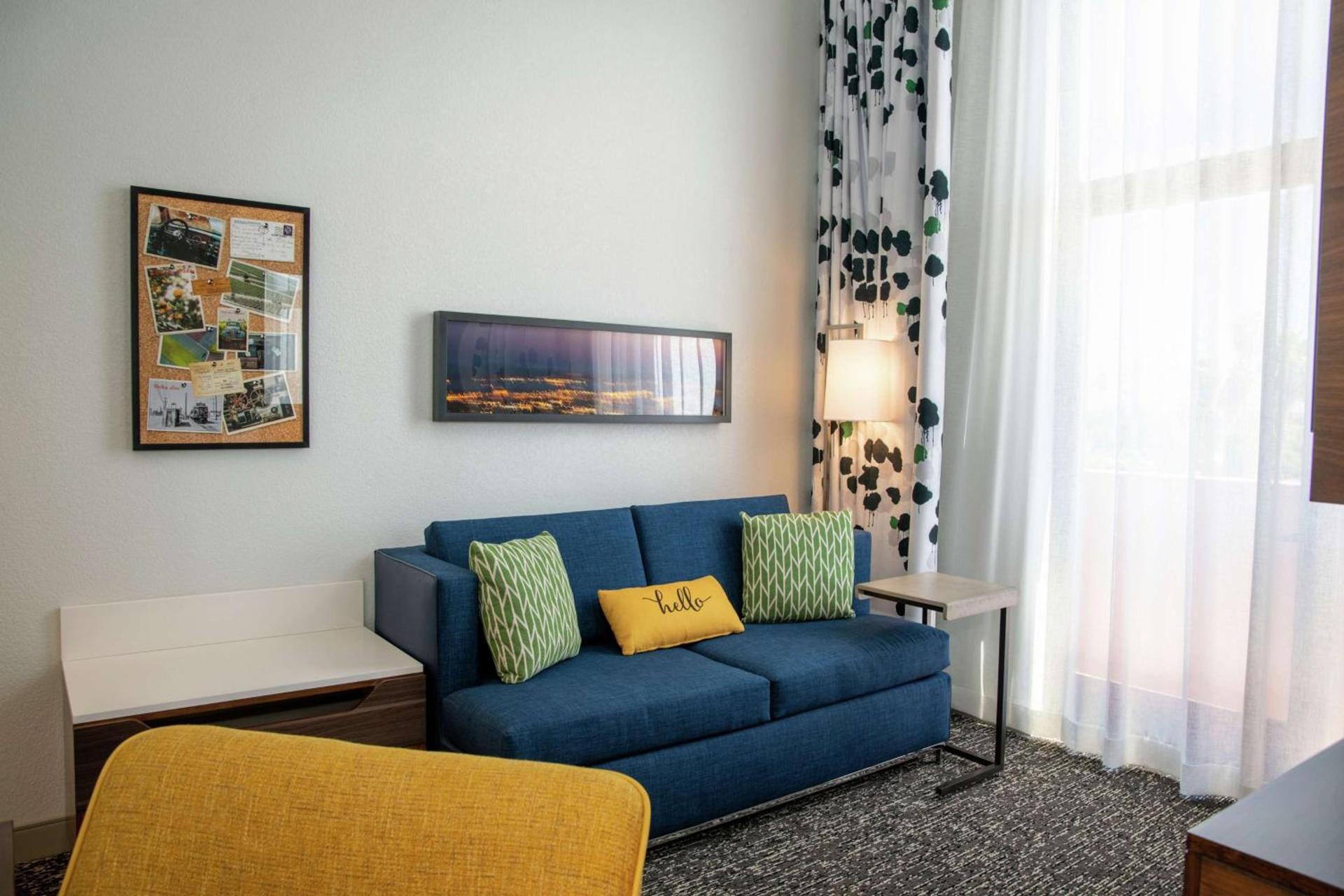 Hampton Inn & Suites Sherman Oaks photo 43