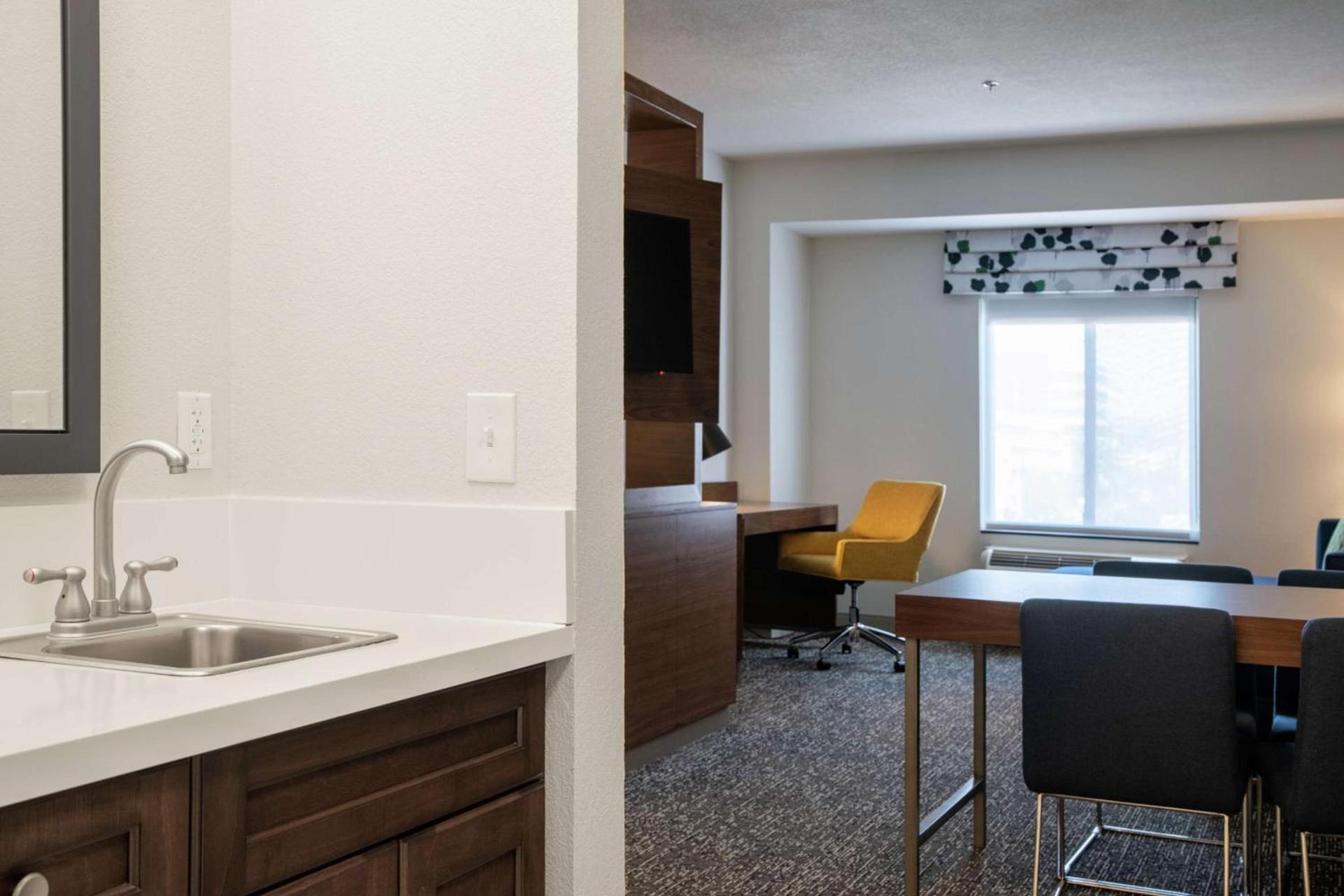 Hampton Inn & Suites Sherman Oaks photo 45