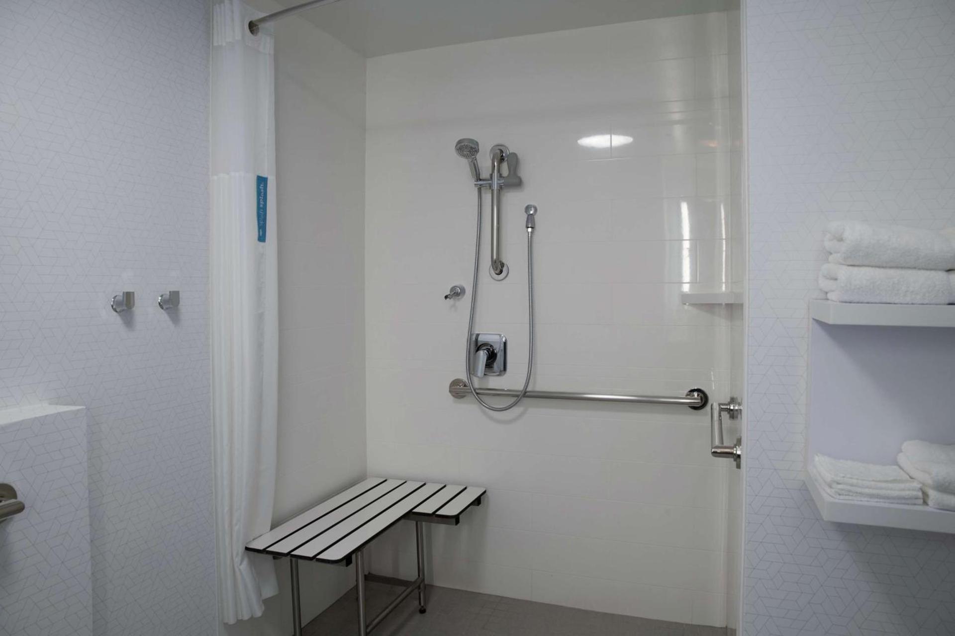 Hampton Inn & Suites Sherman Oaks photo 48
