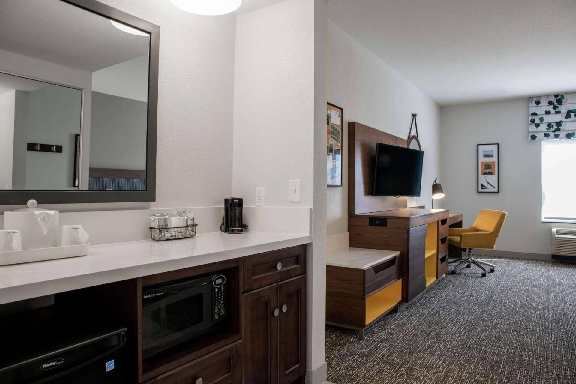 Hampton Inn & Suites Sherman Oaks photo 50
