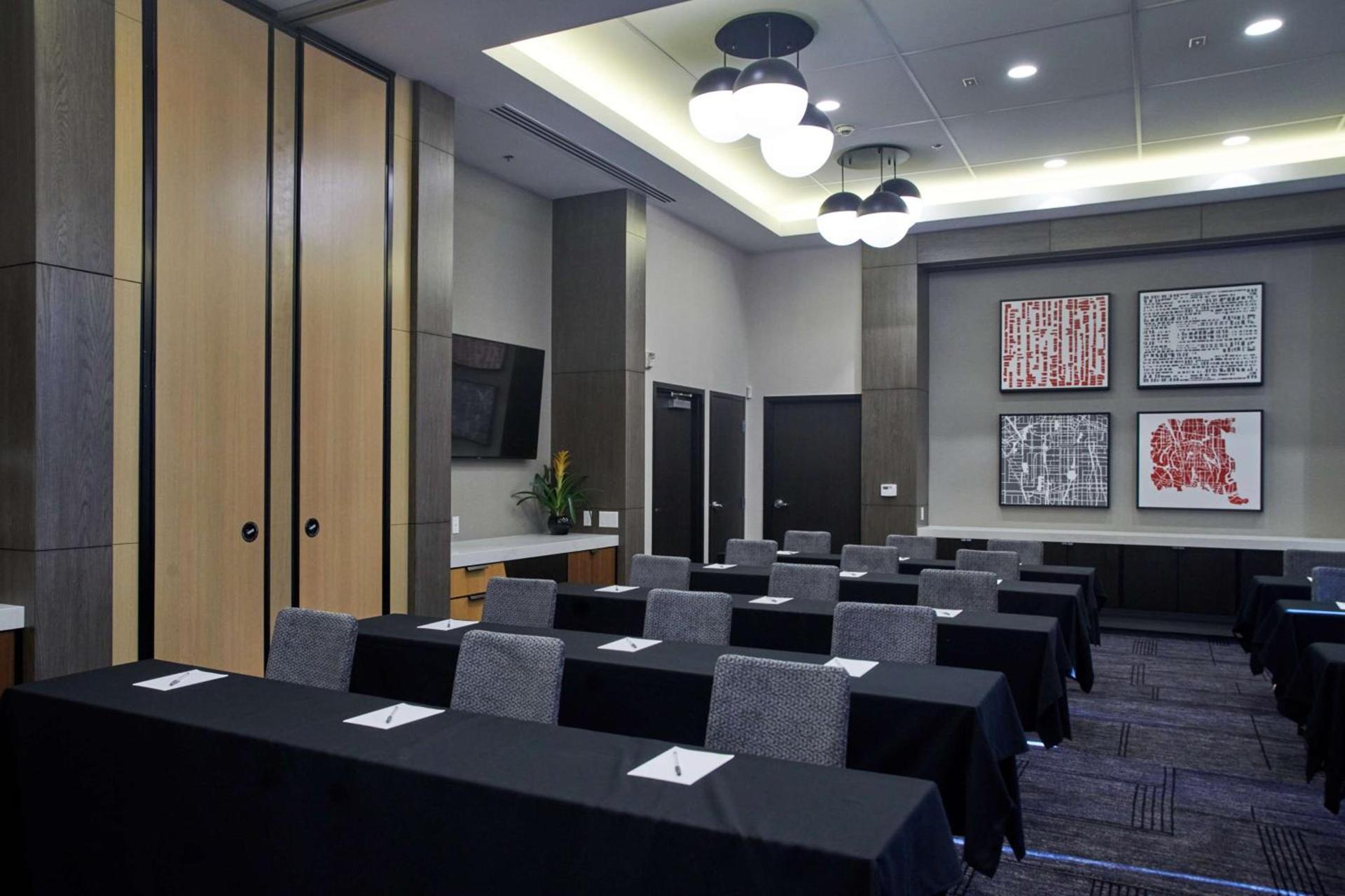Hampton Inn & Suites Sherman Oaks photo 52