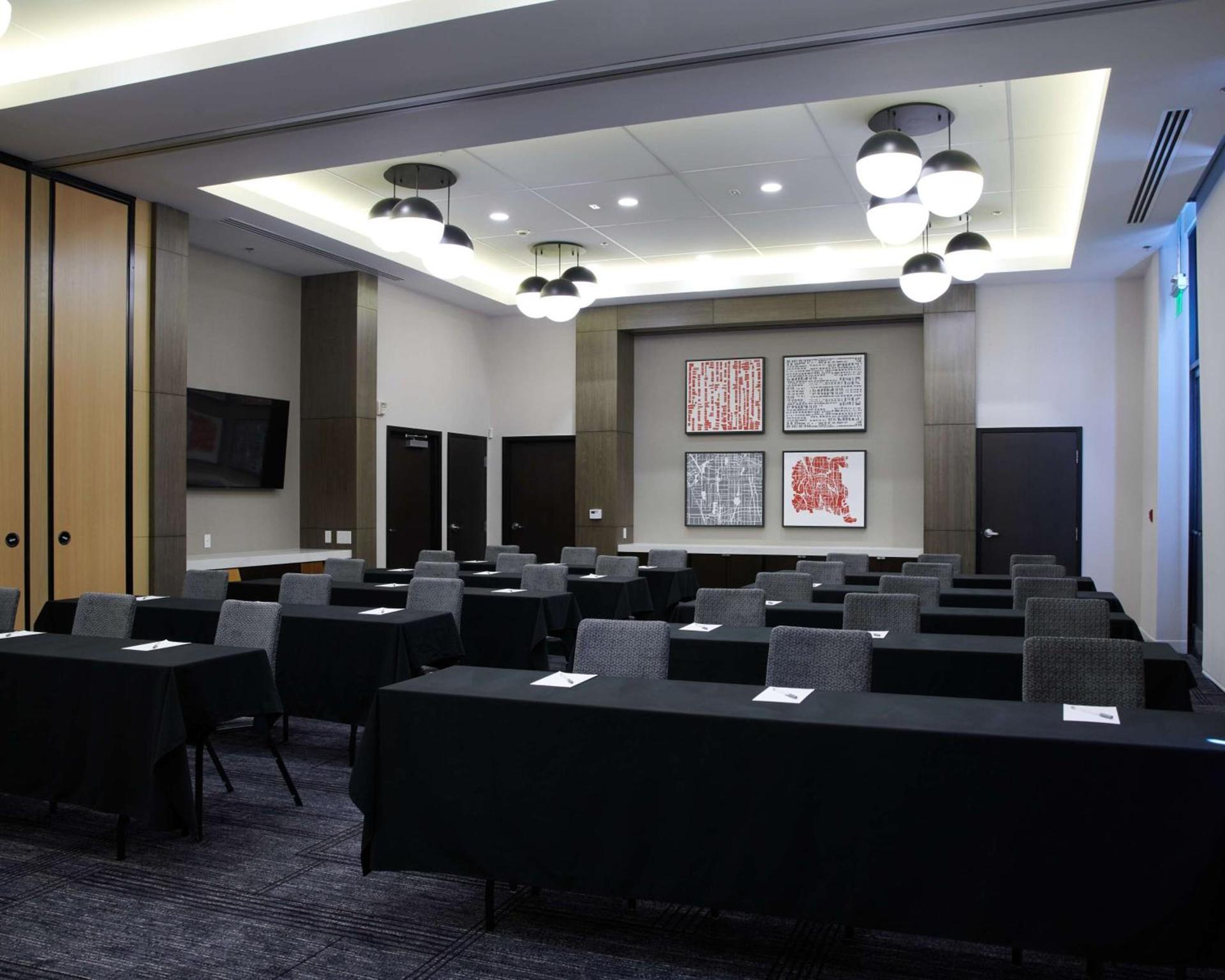 Hampton Inn & Suites Sherman Oaks photo 54
