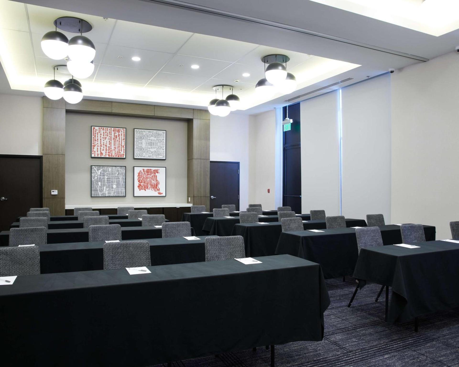 Hampton Inn & Suites Sherman Oaks photo 55