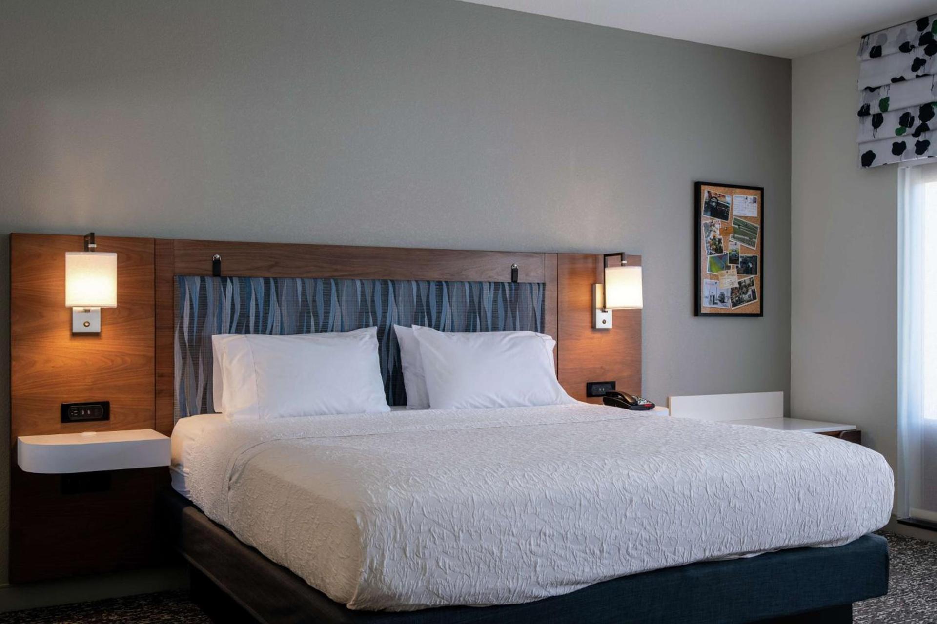 Hampton Inn & Suites Sherman Oaks photo 57
