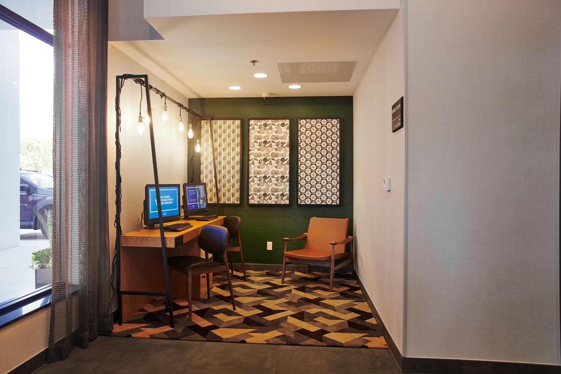 Hampton Inn & Suites Sherman Oaks photo 61