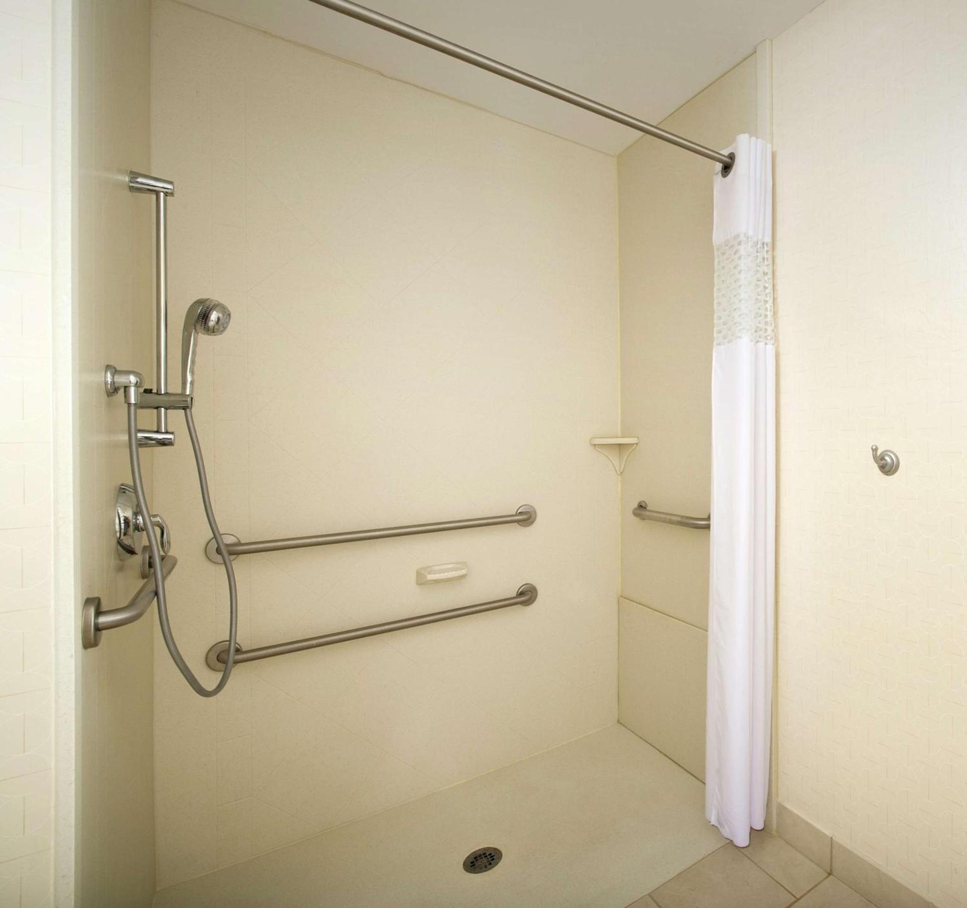 Hampton Inn Lenoir City photo 13