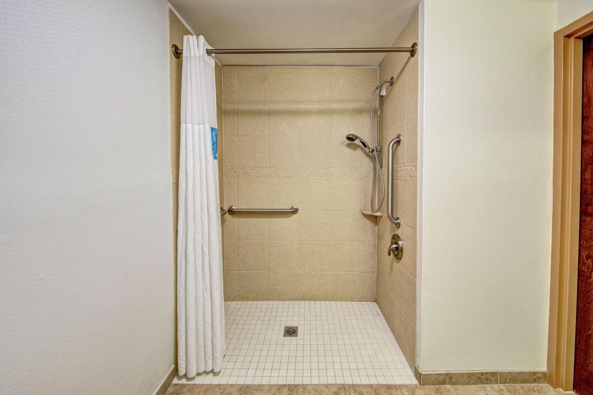 Hampton Inn Winchester KY photo 11