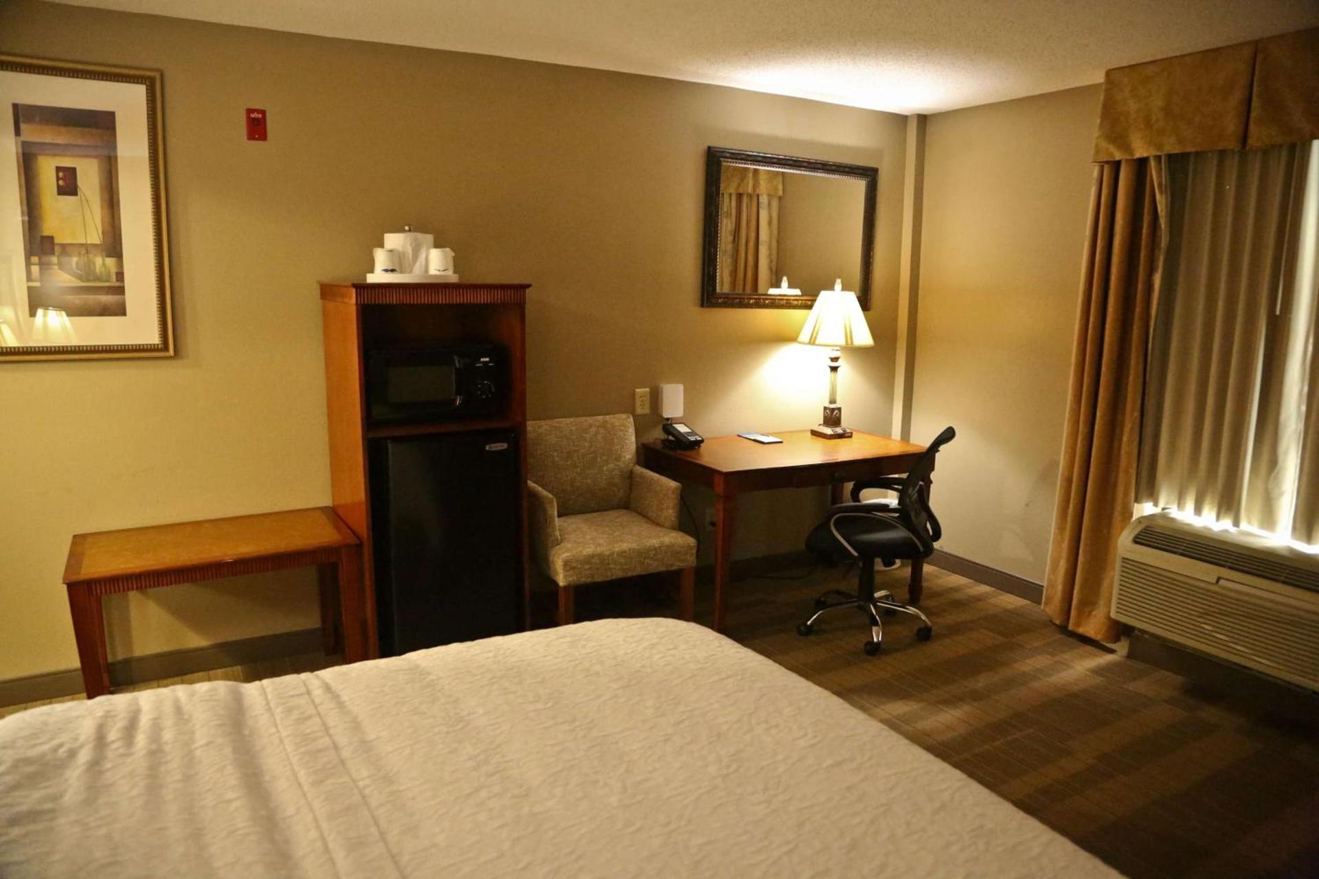 Hampton Inn & Suites Jennings photo 16