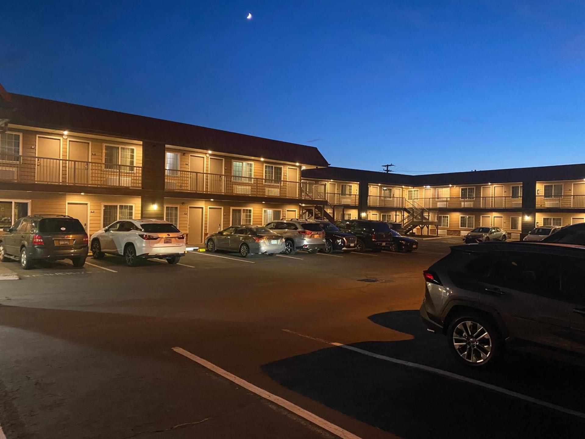Days Inn by Wyndham Newport OR photo 21