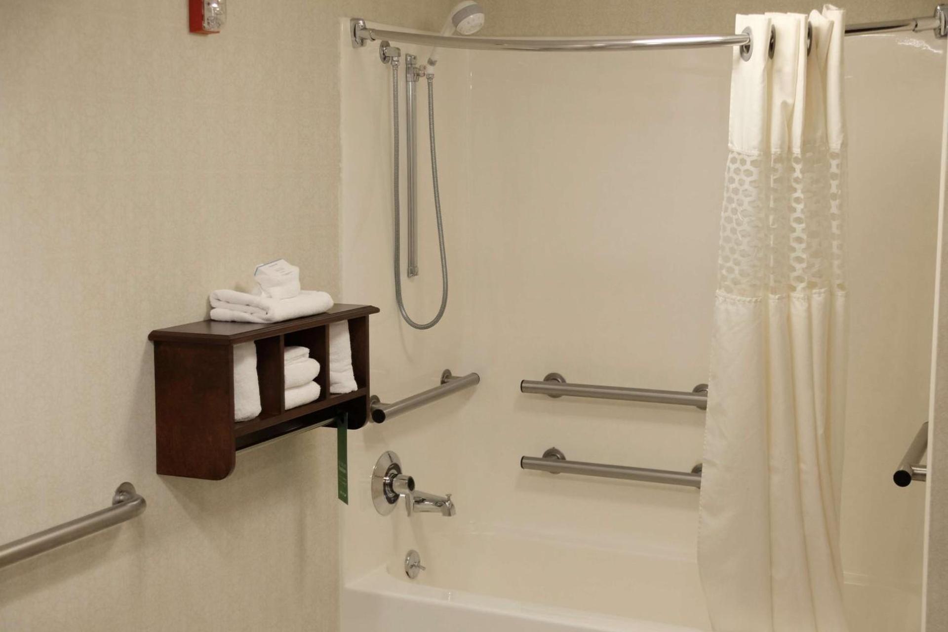 Hampton Inn Lima photo 40