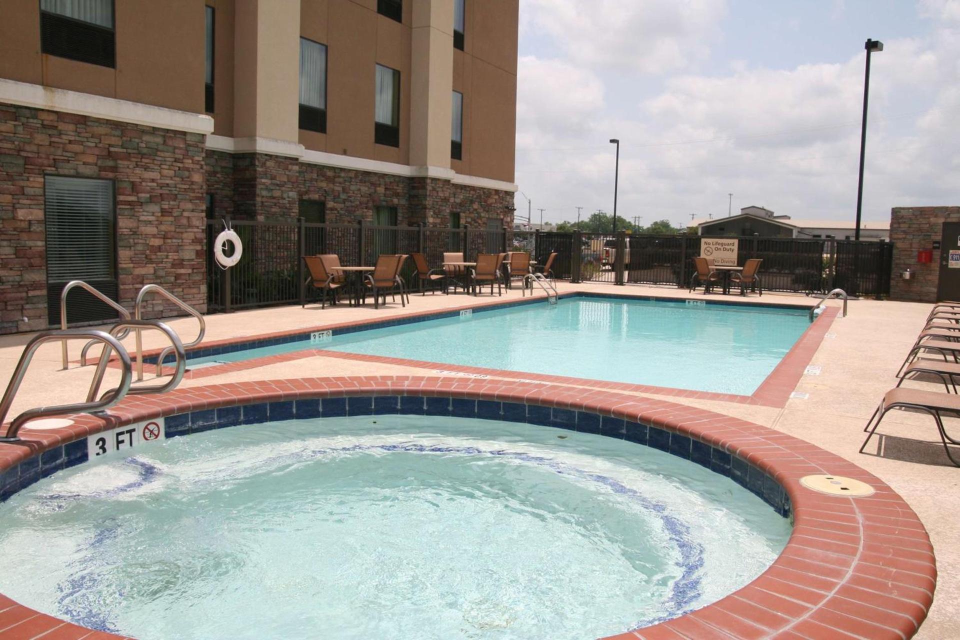 Hampton Inn & Suites Bay City photo 15