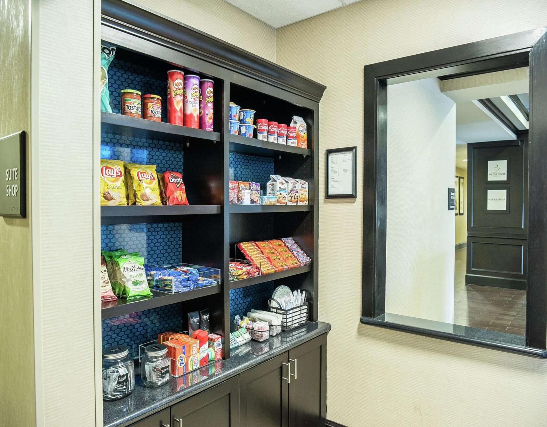 Hampton Inn & Suites Bay City photo 18