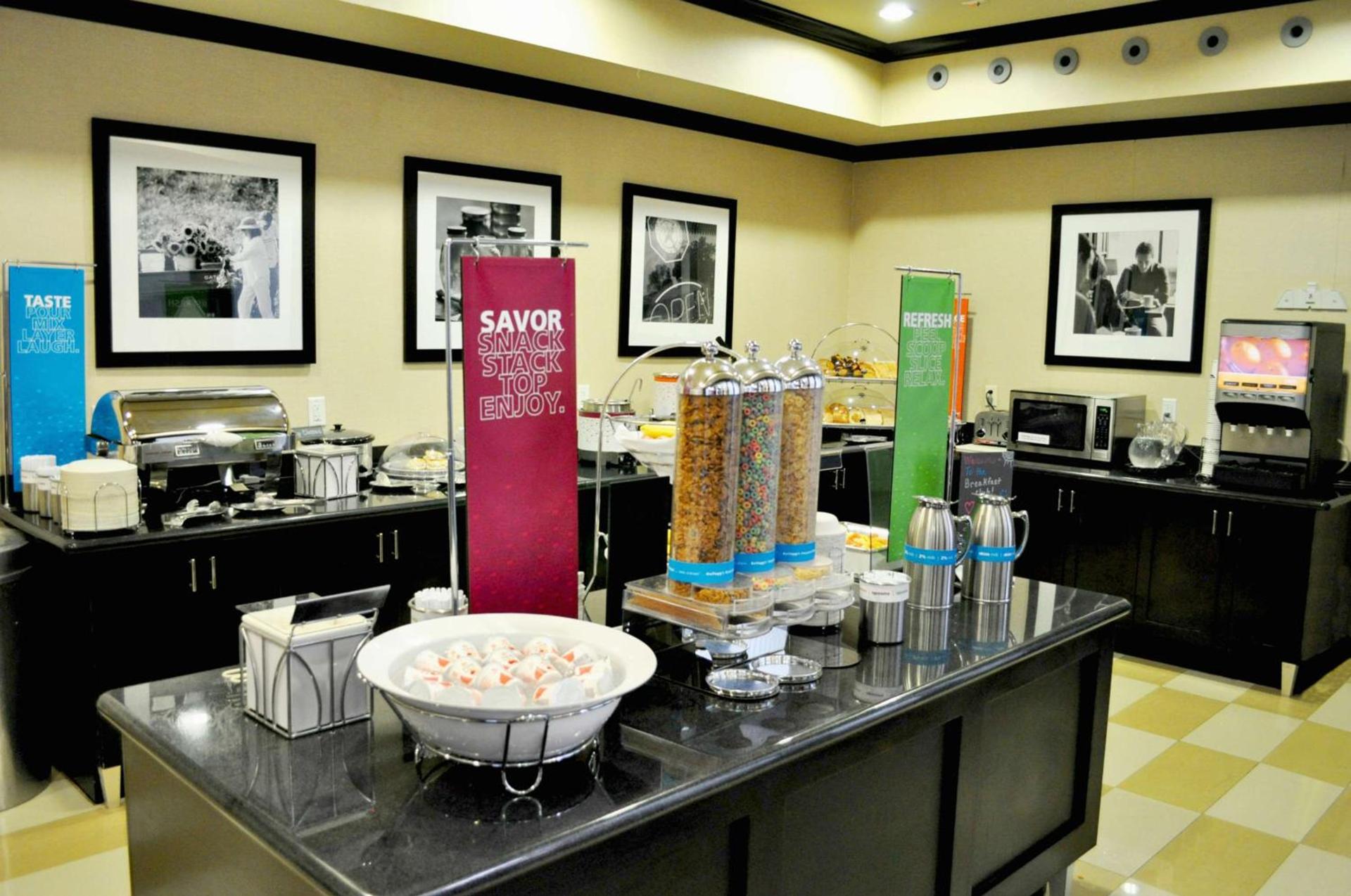 Hampton Inn & Suites Bay City photo 20