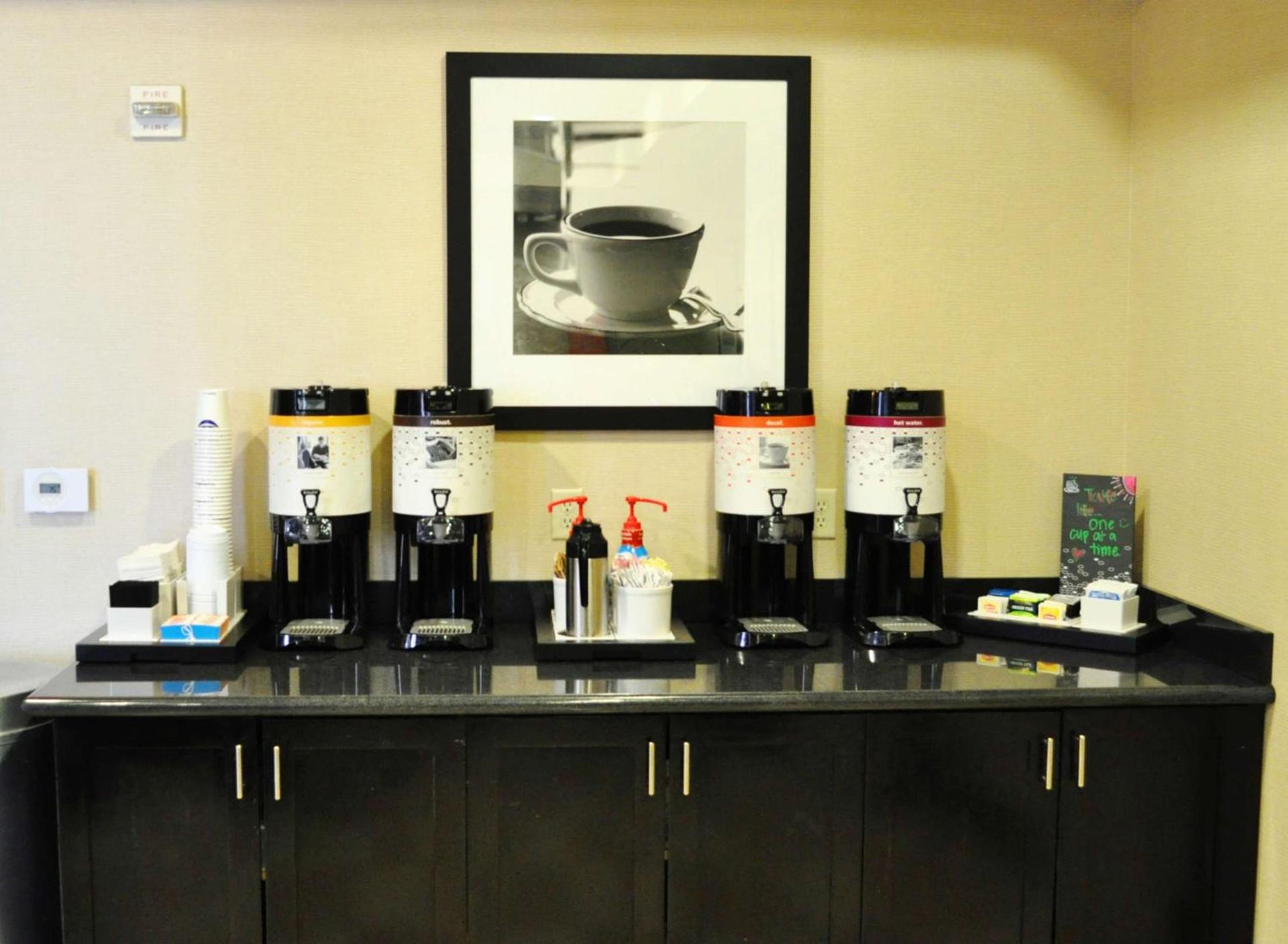 Hampton Inn & Suites Bay City photo 23