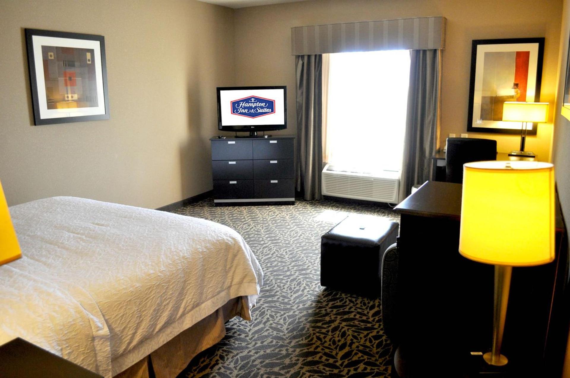 Hampton Inn & Suites Bay City photo 52