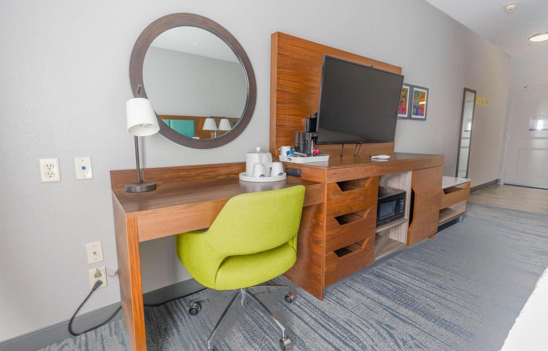 Hampton Inn & Suites Bay City photo 54