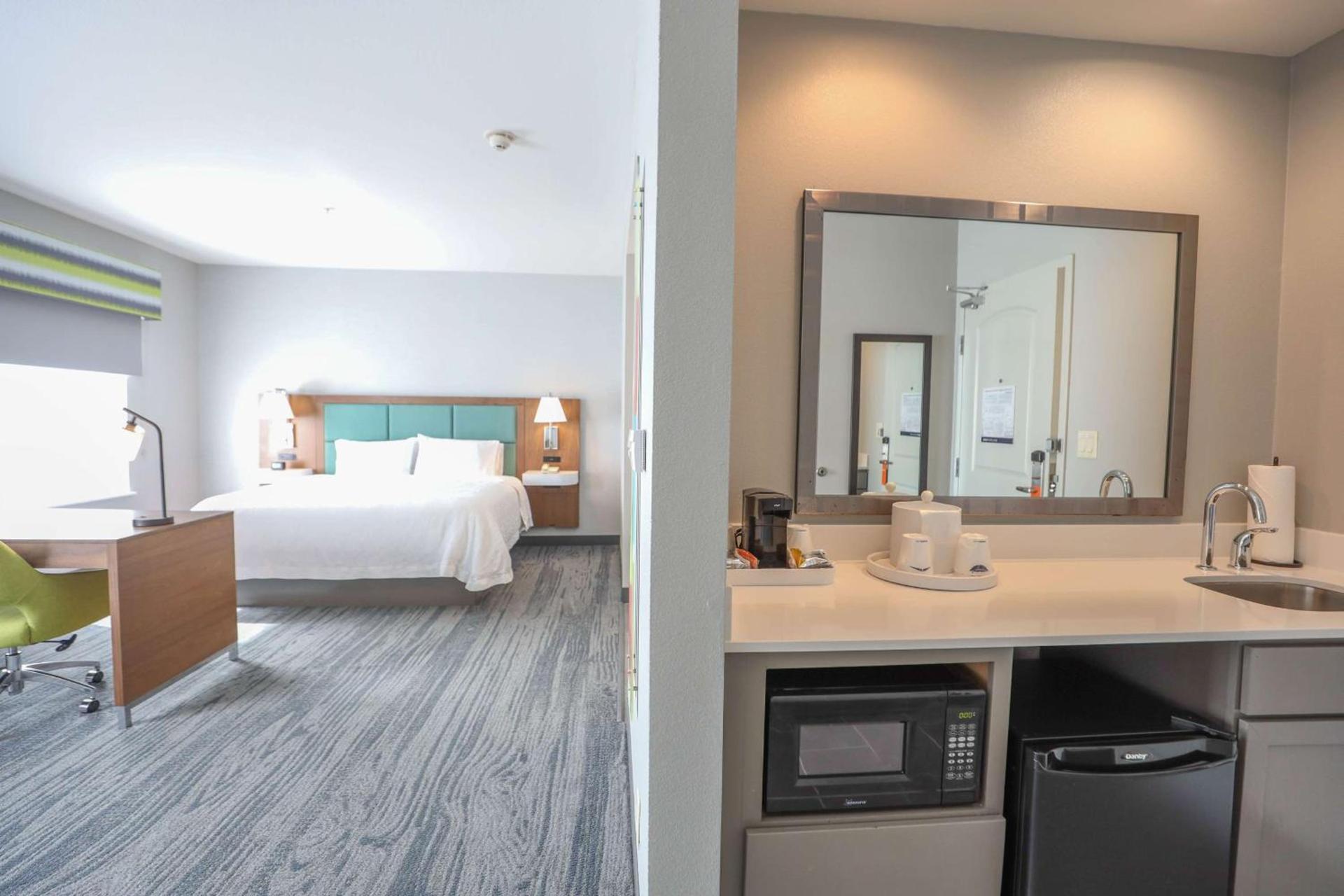 Hampton Inn & Suites Bay City photo 60