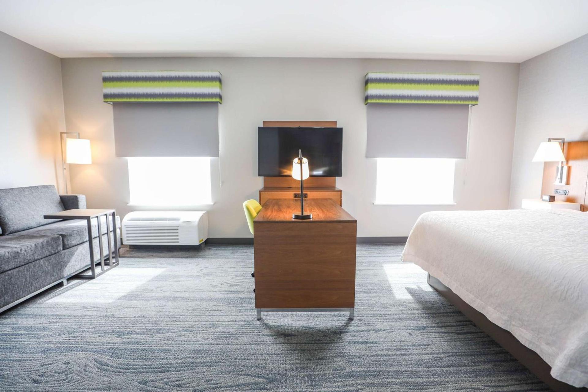 Hampton Inn & Suites Bay City photo 61
