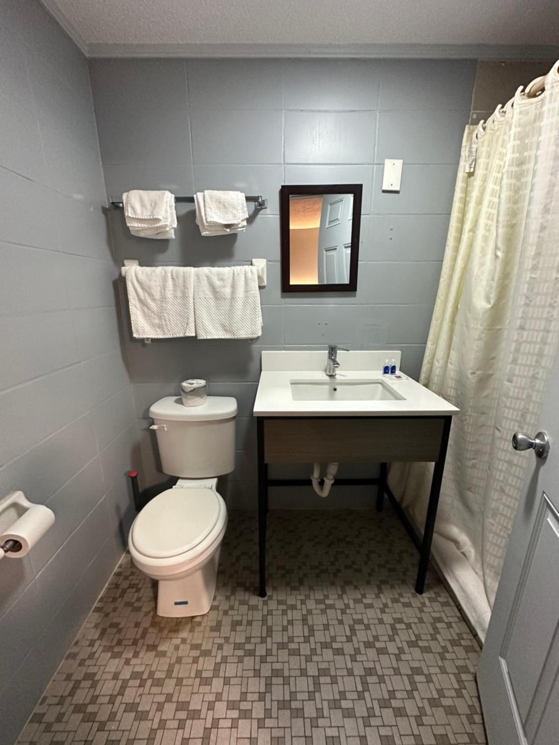 Rodeway Inn & Suites Walhalla photo 18