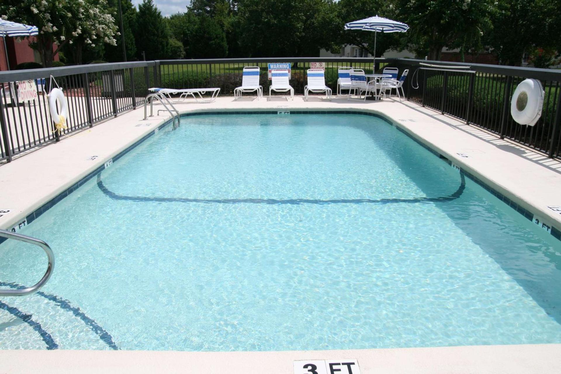 Hampton Inn Laurinburg photo 12