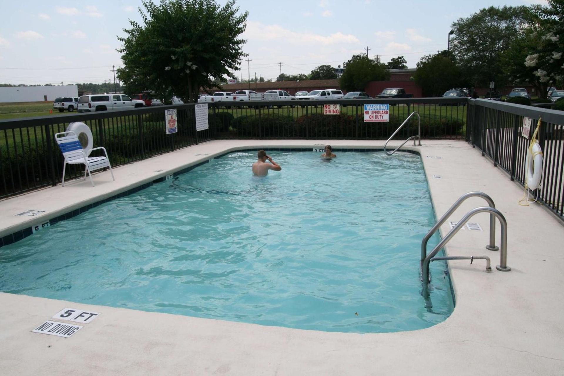 Hampton Inn Laurinburg photo 11