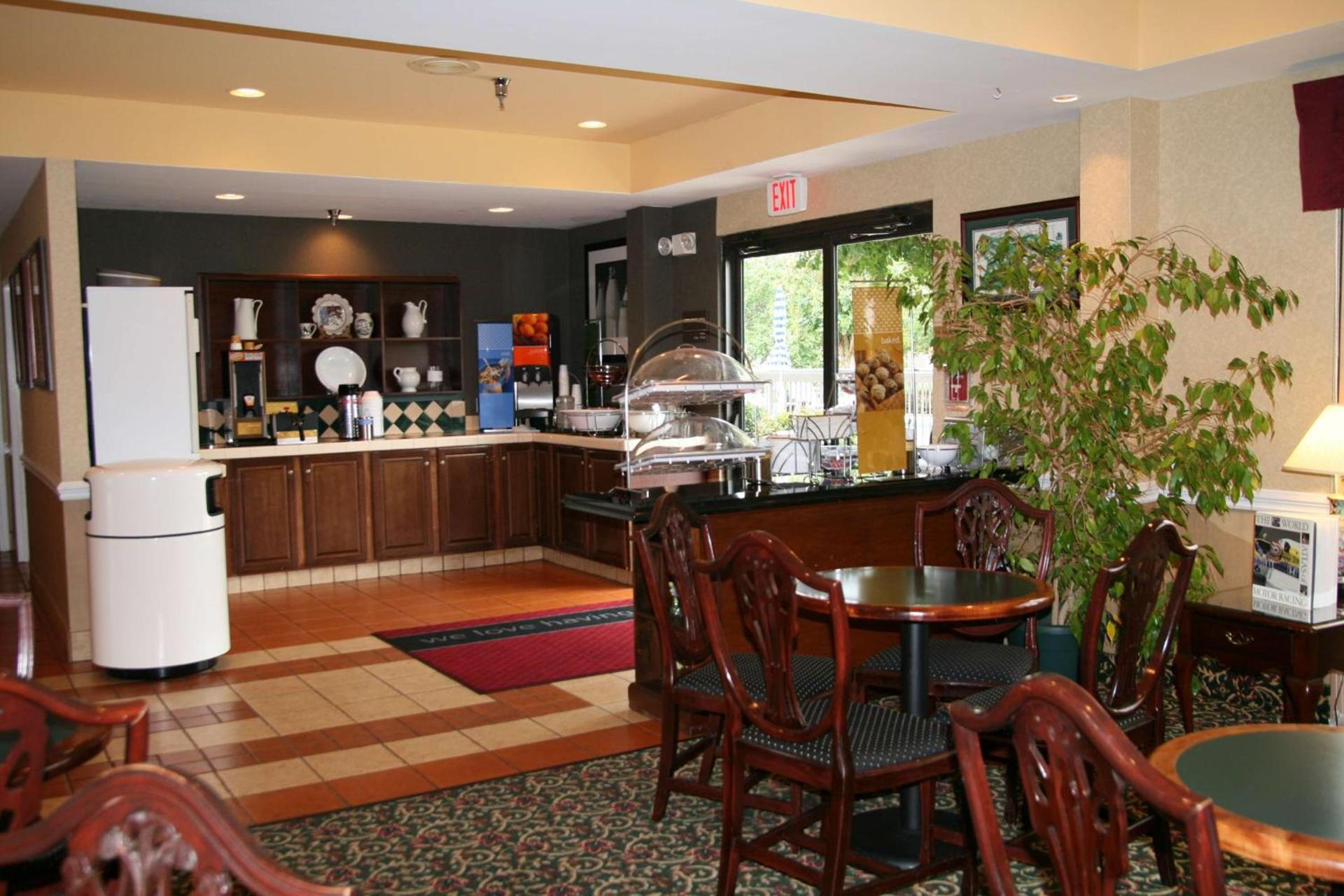 Hampton Inn Laurinburg photo 16