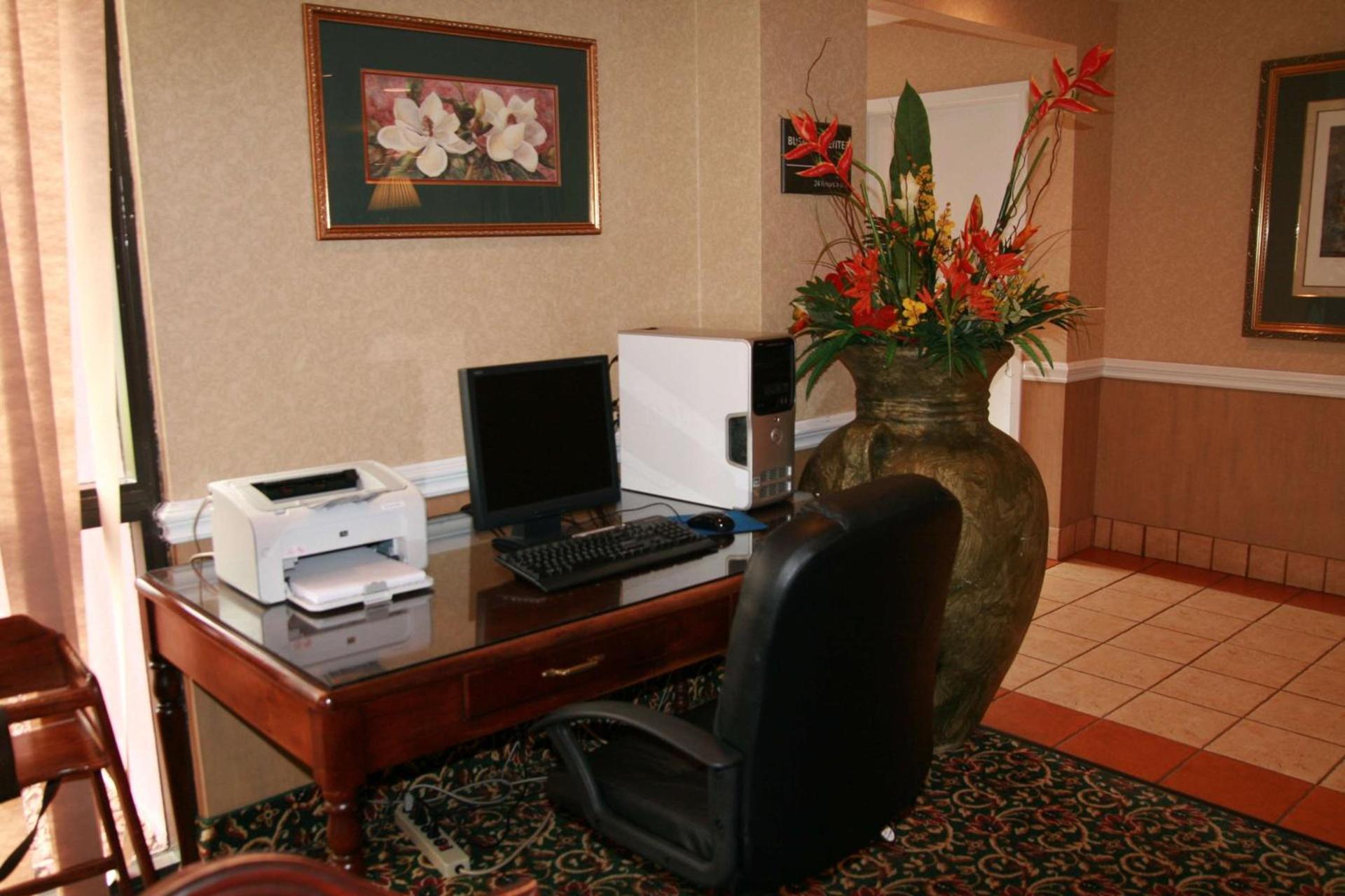 Hampton Inn Laurinburg photo 38